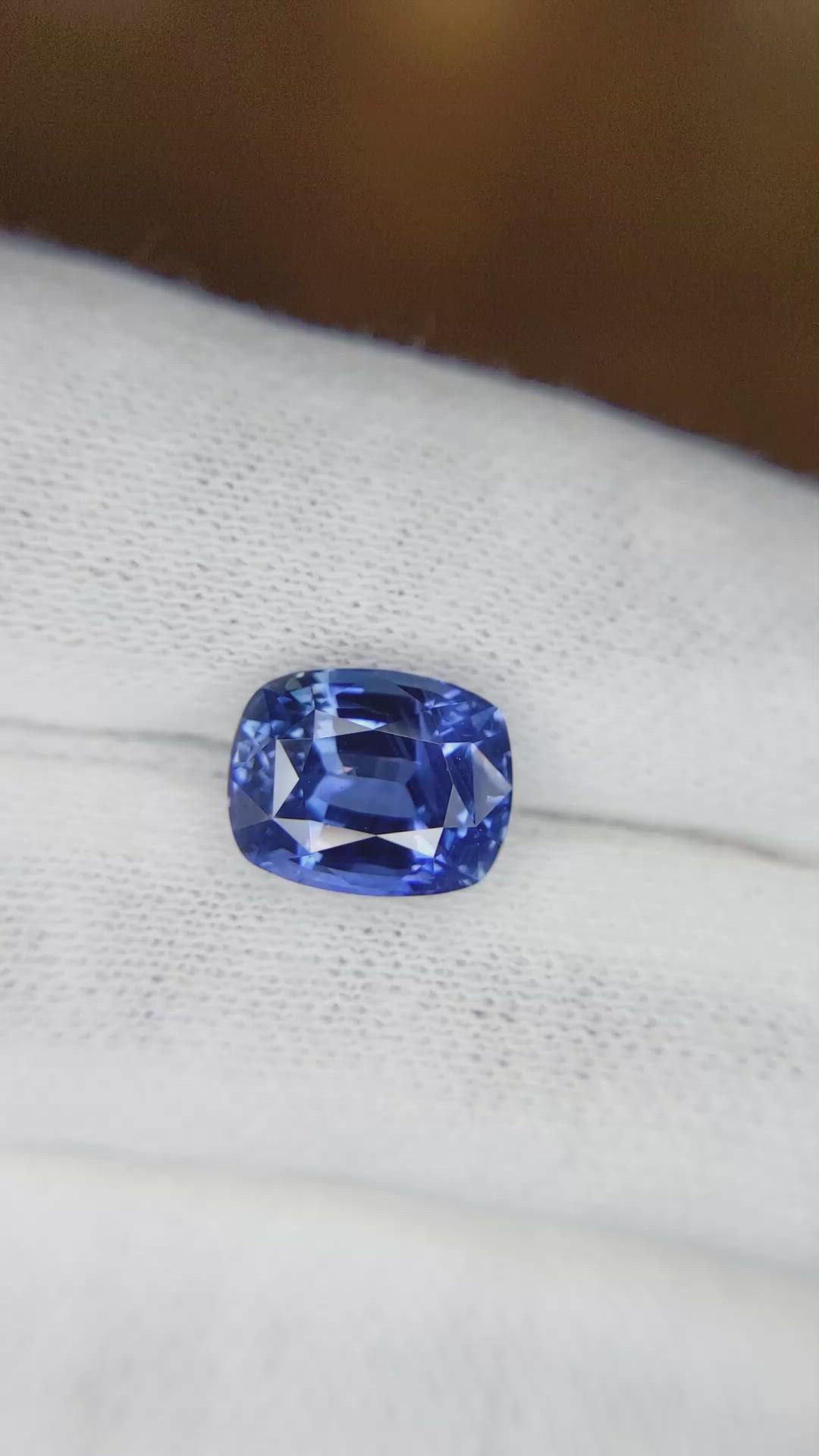 5.03 Ct. Blue Sapphire from Ceylon (Sri Lanka) Size Video