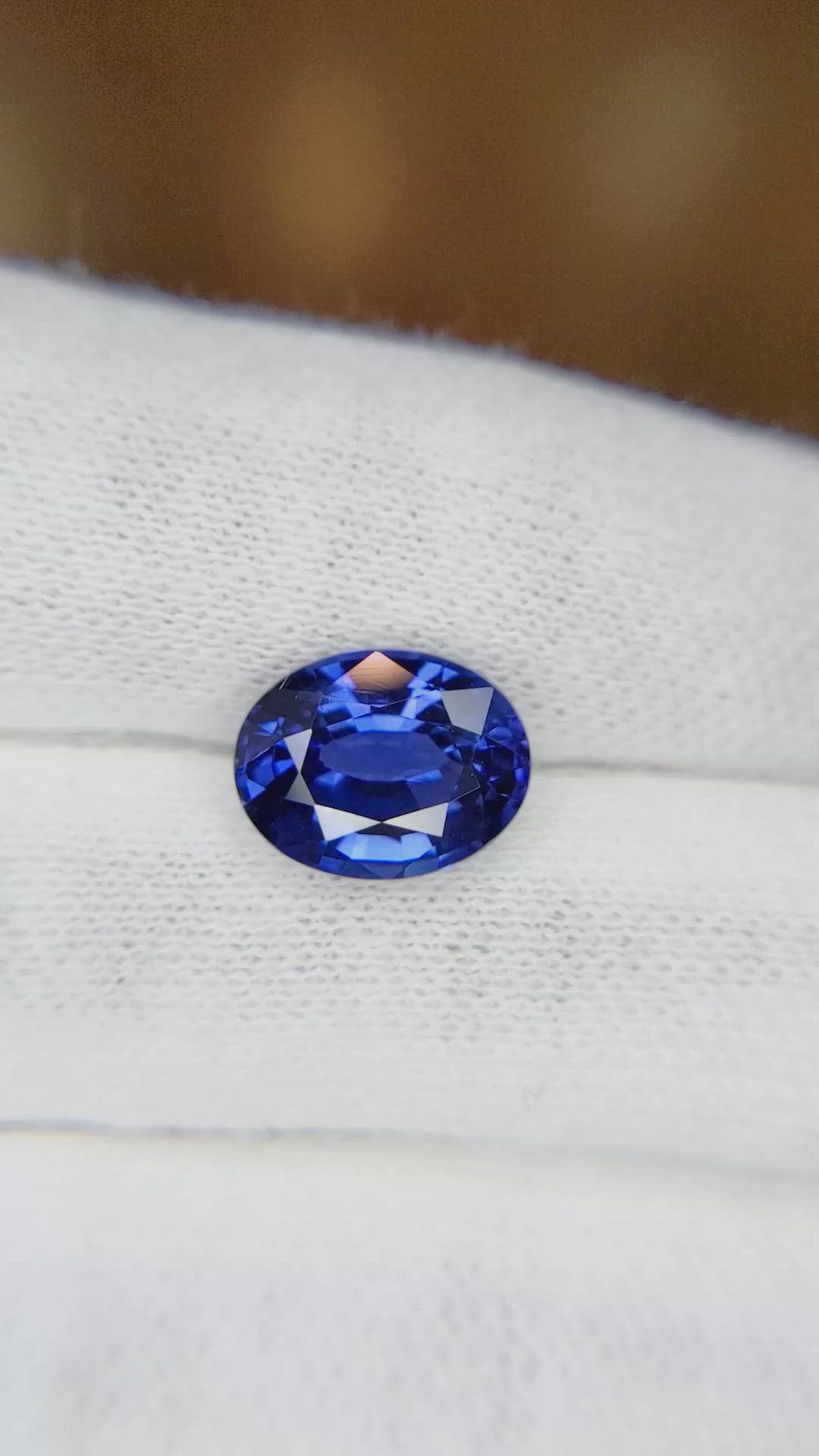 4.04 Ct. Blue Sapphire from Ceylon (Sri Lanka) Size Video
