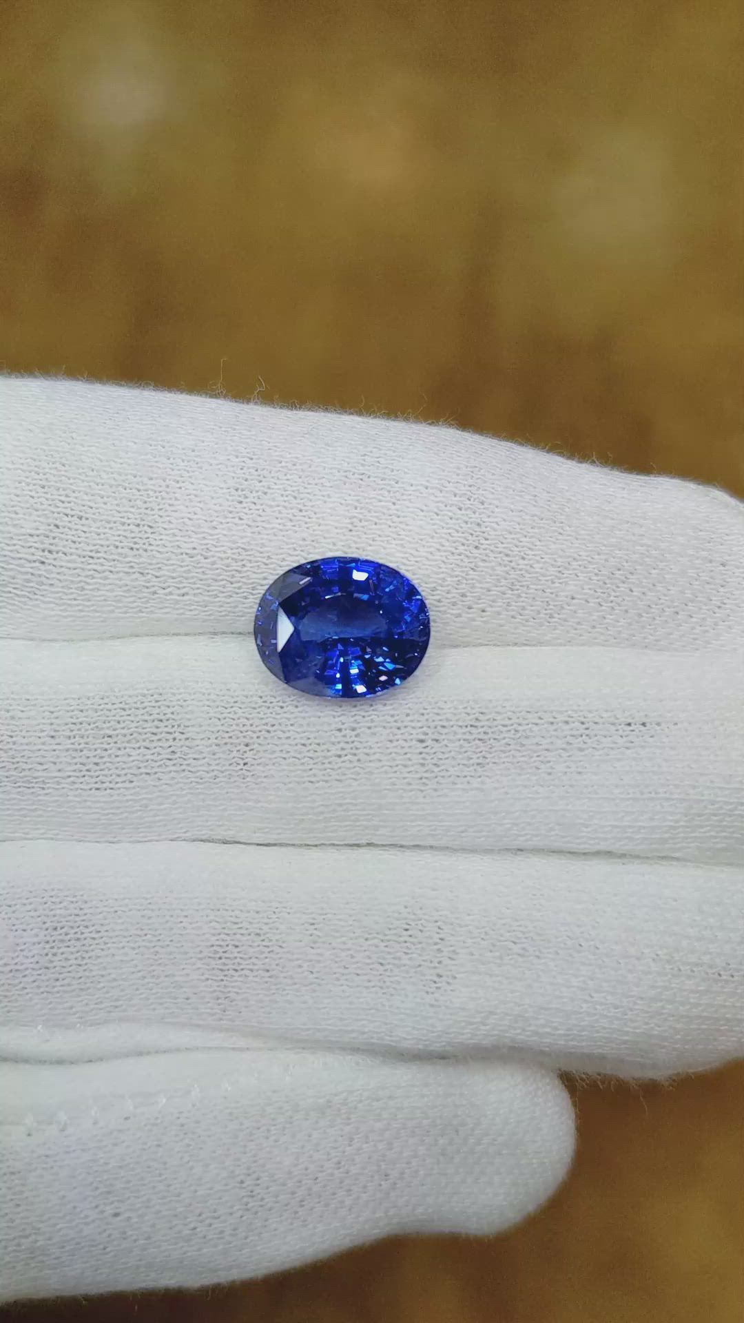 6.14 Ct. Blue Sapphire from Ceylon (Sri Lanka) Size Video