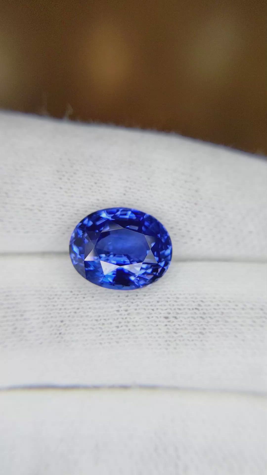 6.14 Ct. Blue Sapphire from Ceylon (Sri Lanka) Size Video