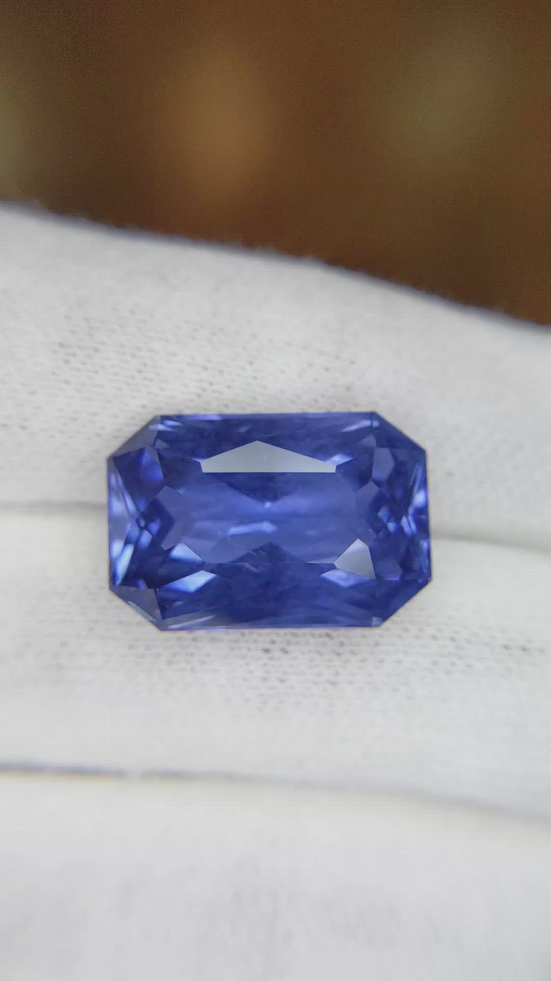 17.96 Ct. Blue Sapphire from Ceylon (Sri Lanka) Size Video