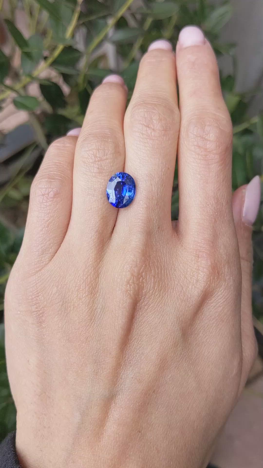 4.25 Ct. Blue Sapphire from Ceylon (Sri Lanka) Size Video