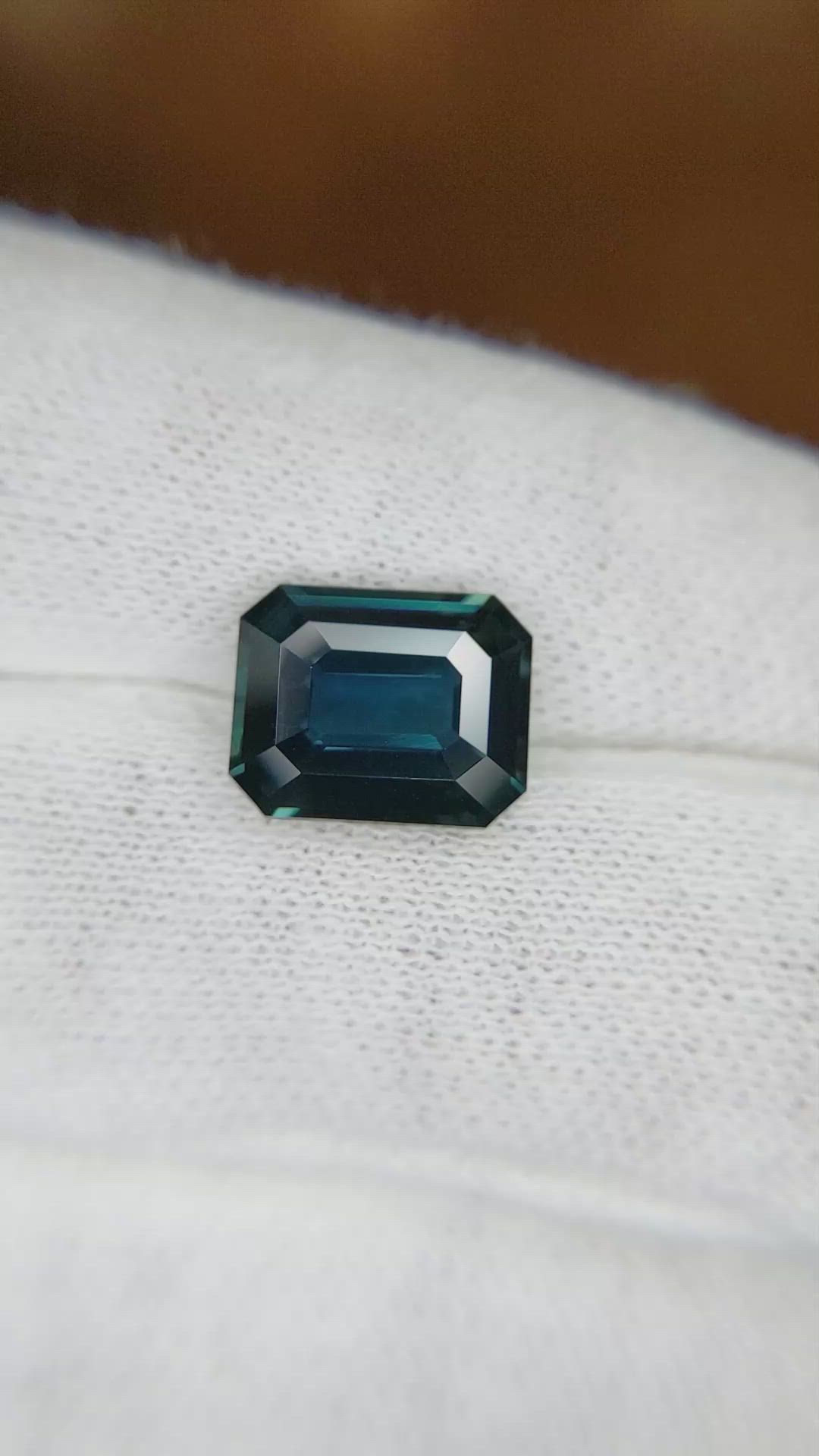 5.01 Ct. Greenish Blue Sapphire from Ceylon (Sri Lanka) Size Video