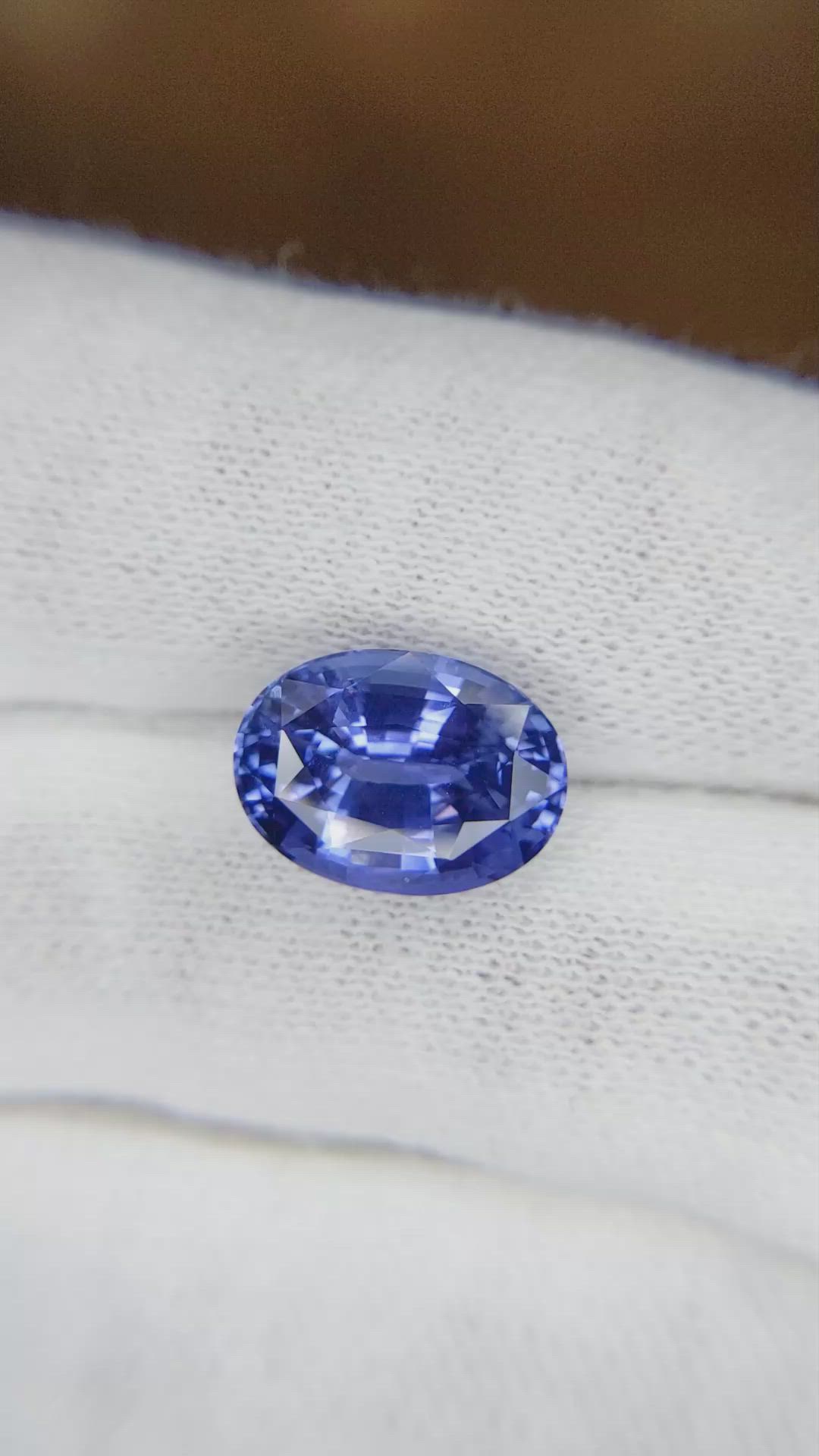 5.68 Ct. Blue Sapphire from Ceylon (Sri Lanka) Size Video