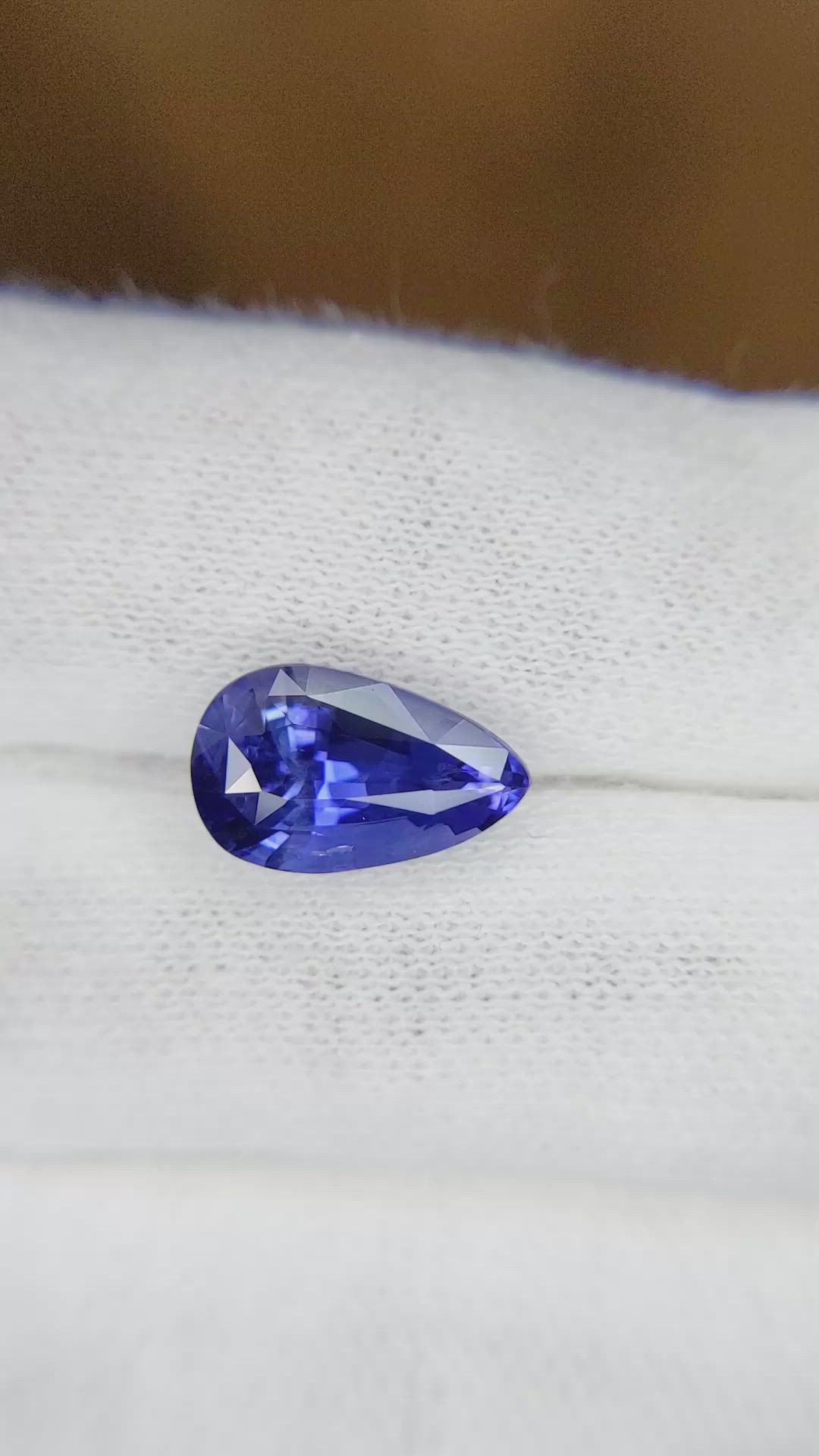 4.04 Ct. Blue Sapphire from Ceylon (Sri Lanka) Size Video
