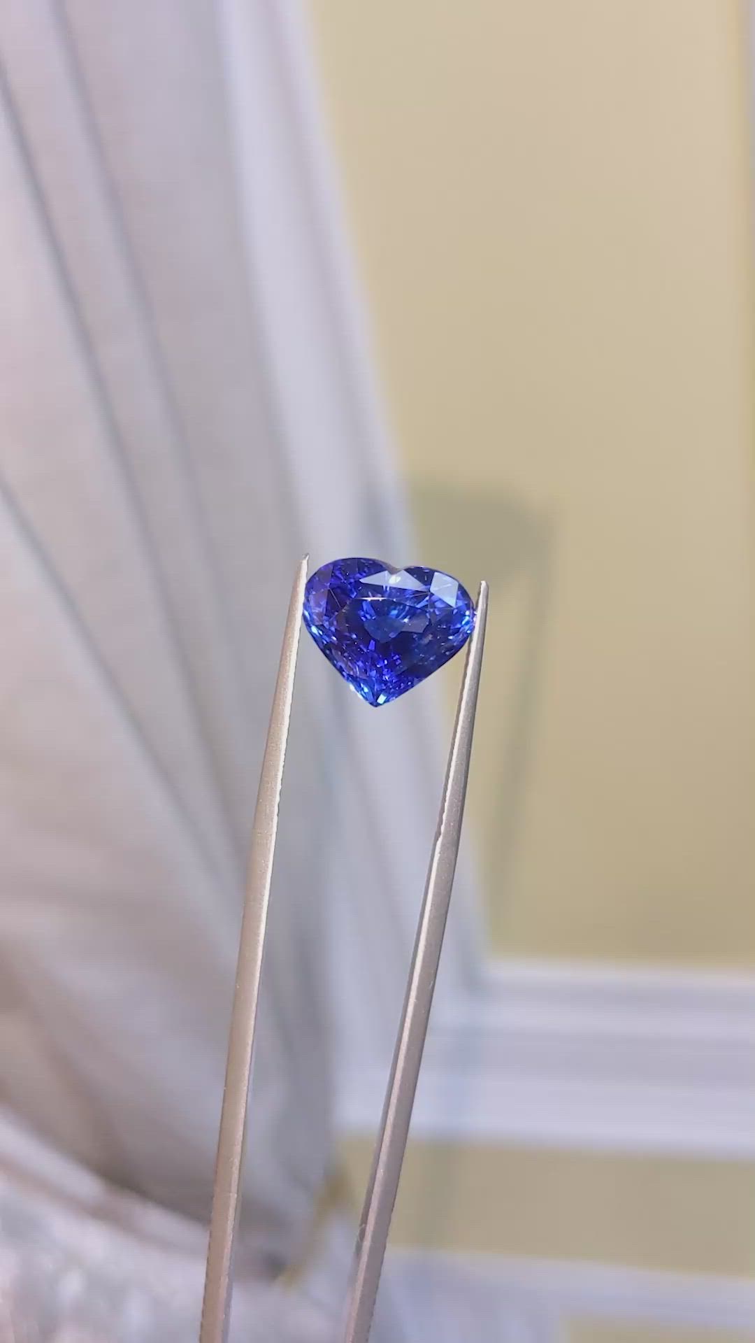 8.11 Ct. Blue Sapphire from Ceylon (Sri Lanka) Size Video