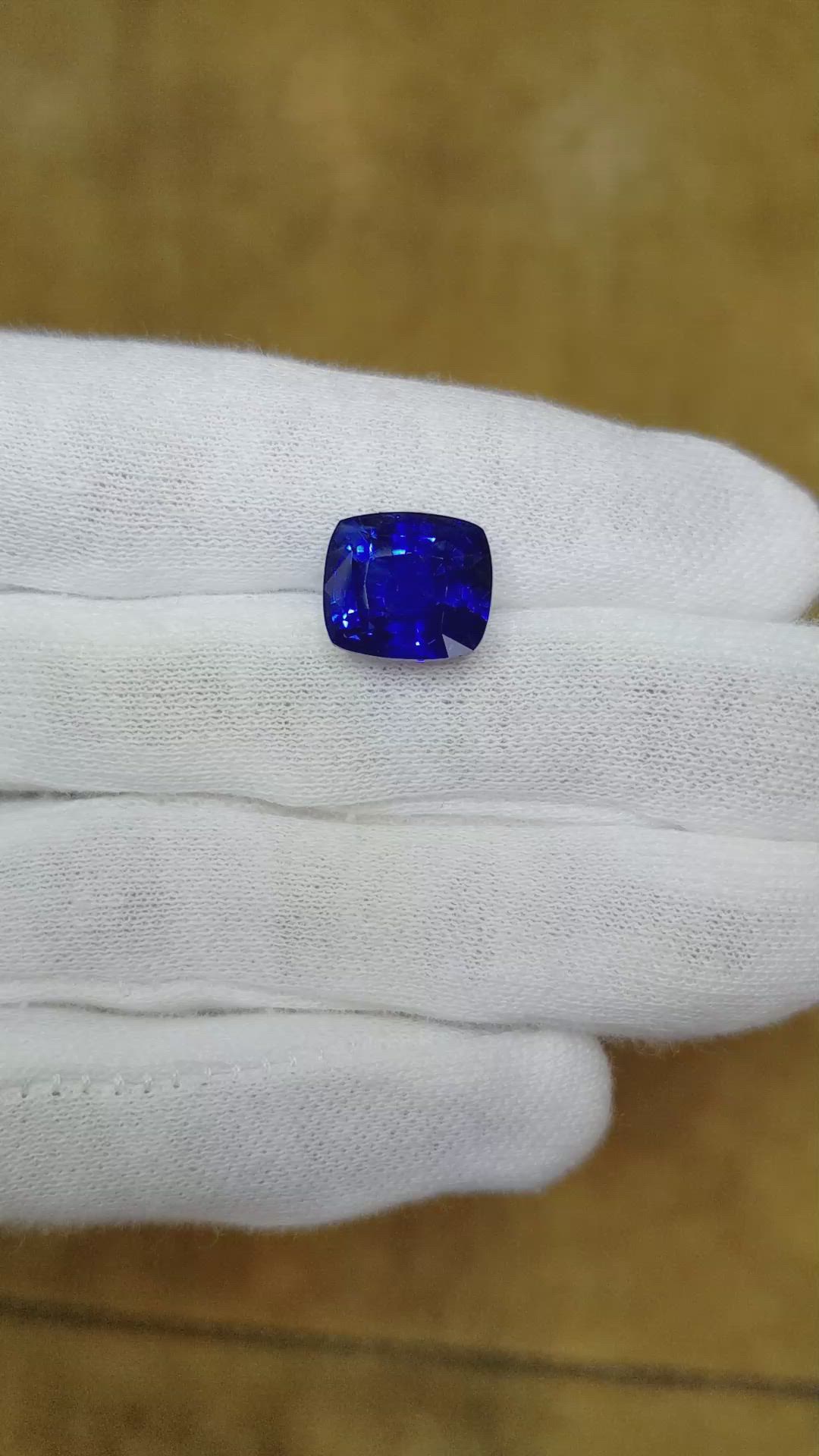 9.52 Ct. Blue Sapphire from Ceylon (Sri Lanka) Size Video