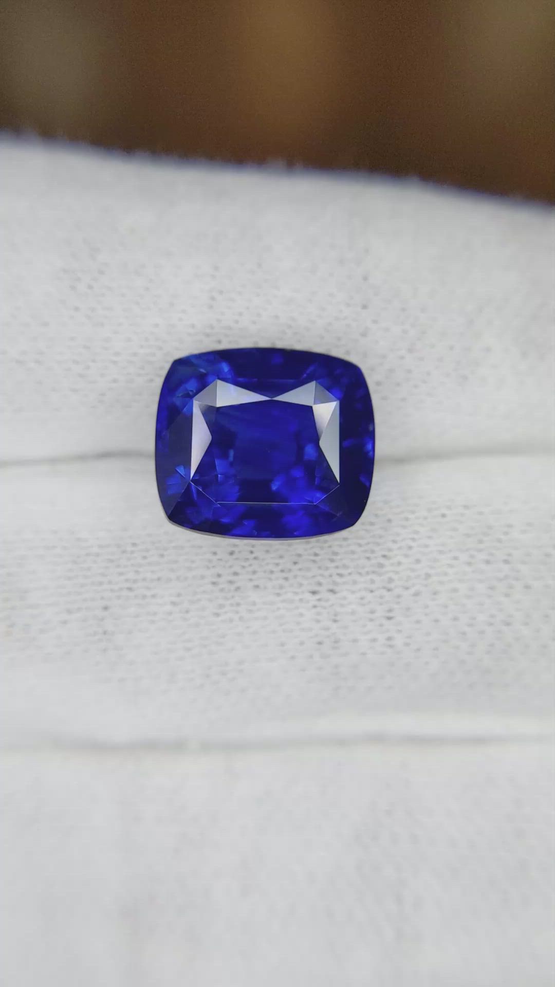 9.52 Ct. Blue Sapphire from Ceylon (Sri Lanka) Size Video
