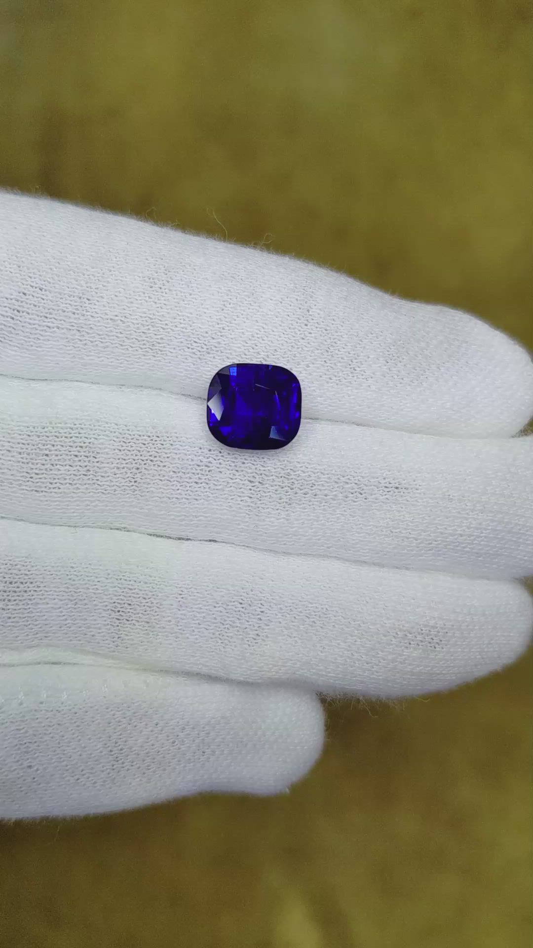 4.39 Ct. Blue Sapphire from Ceylon (Sri Lanka) Size Video