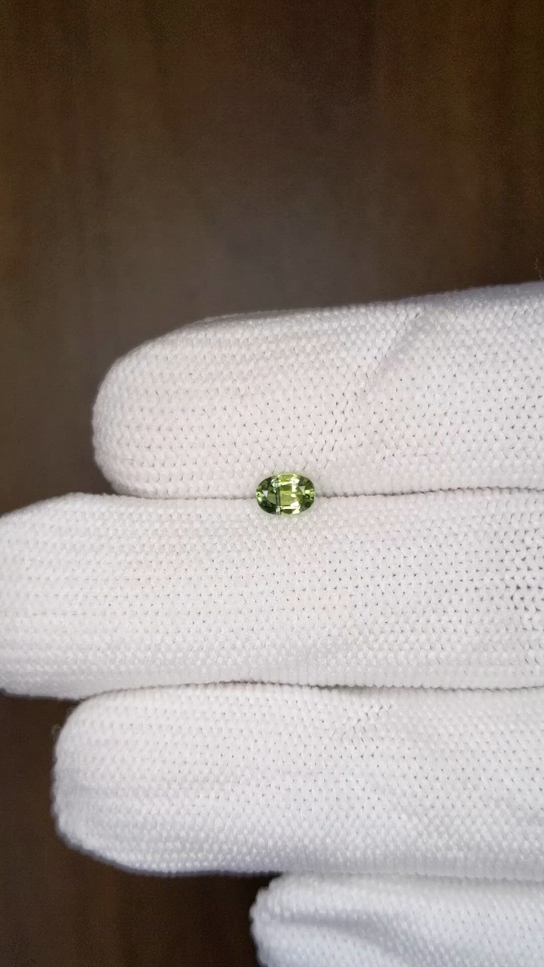 0.38 Ct. Bi Color Sapphire from Ceylon (Sri Lanka) Size Video