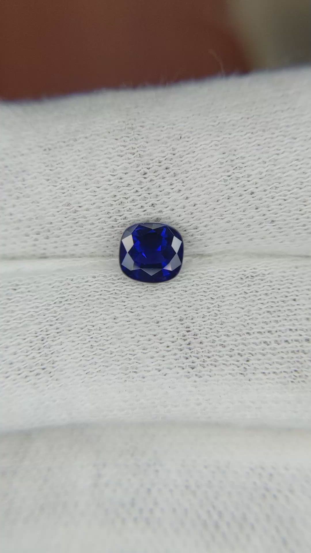 0.97 Ct. Blue Sapphire from Ceylon (Sri Lanka) Size Video