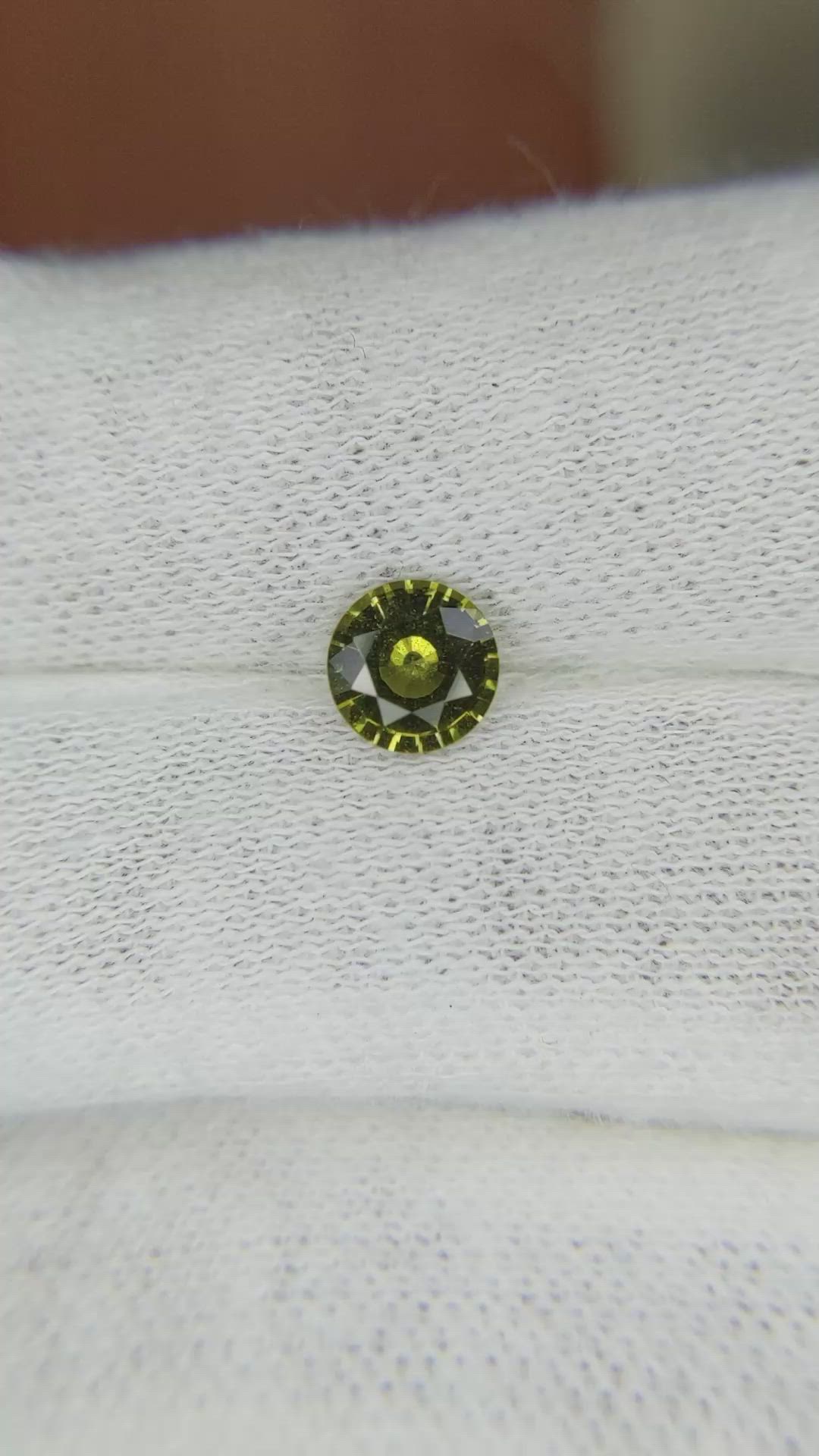 0.88 Ct. Yellowish Green Sapphire from Ceylon (Sri Lanka) Size Video