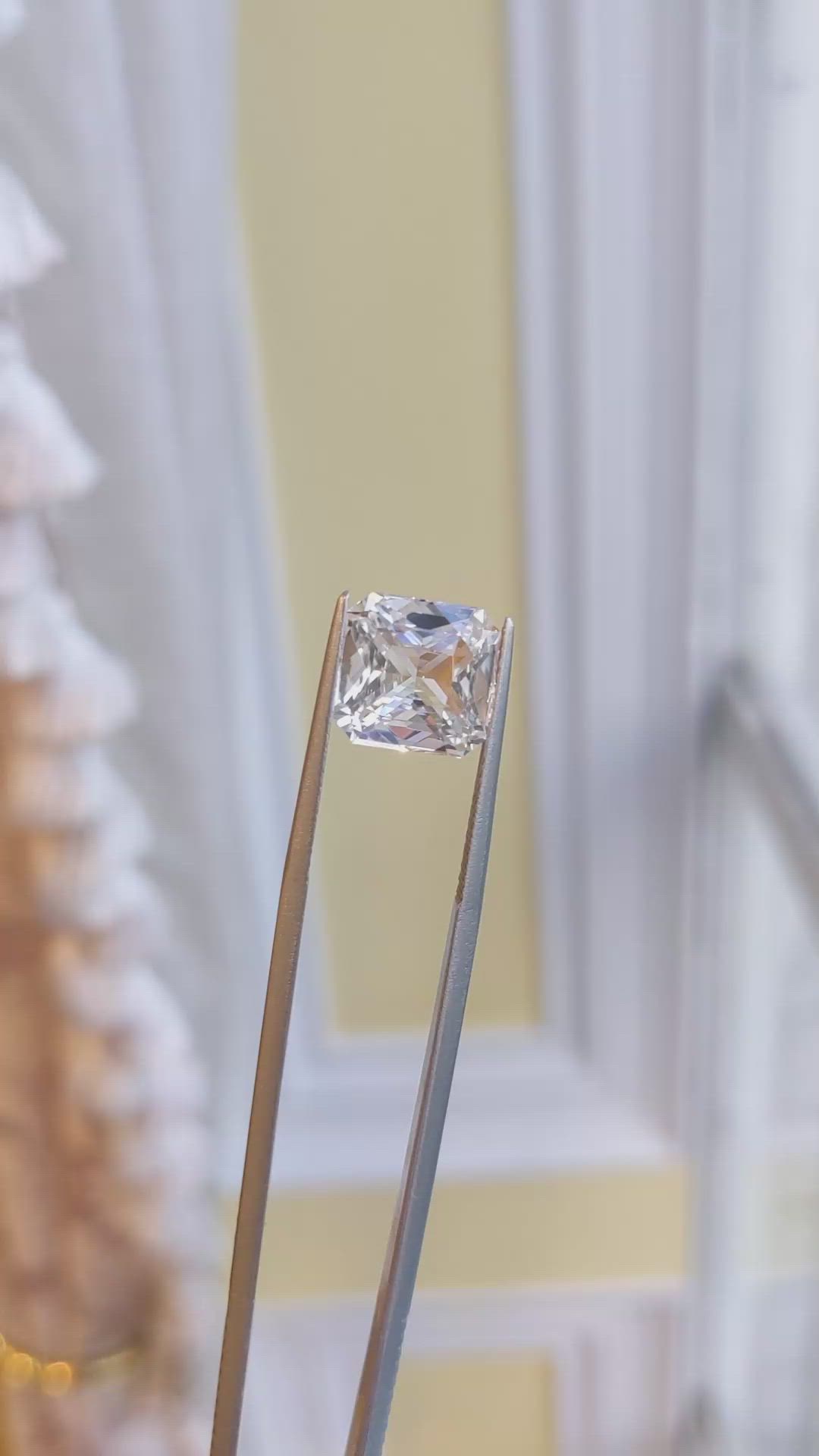 5.56 Ct. White Sapphire from Ceylon (Sri Lanka) Size Video