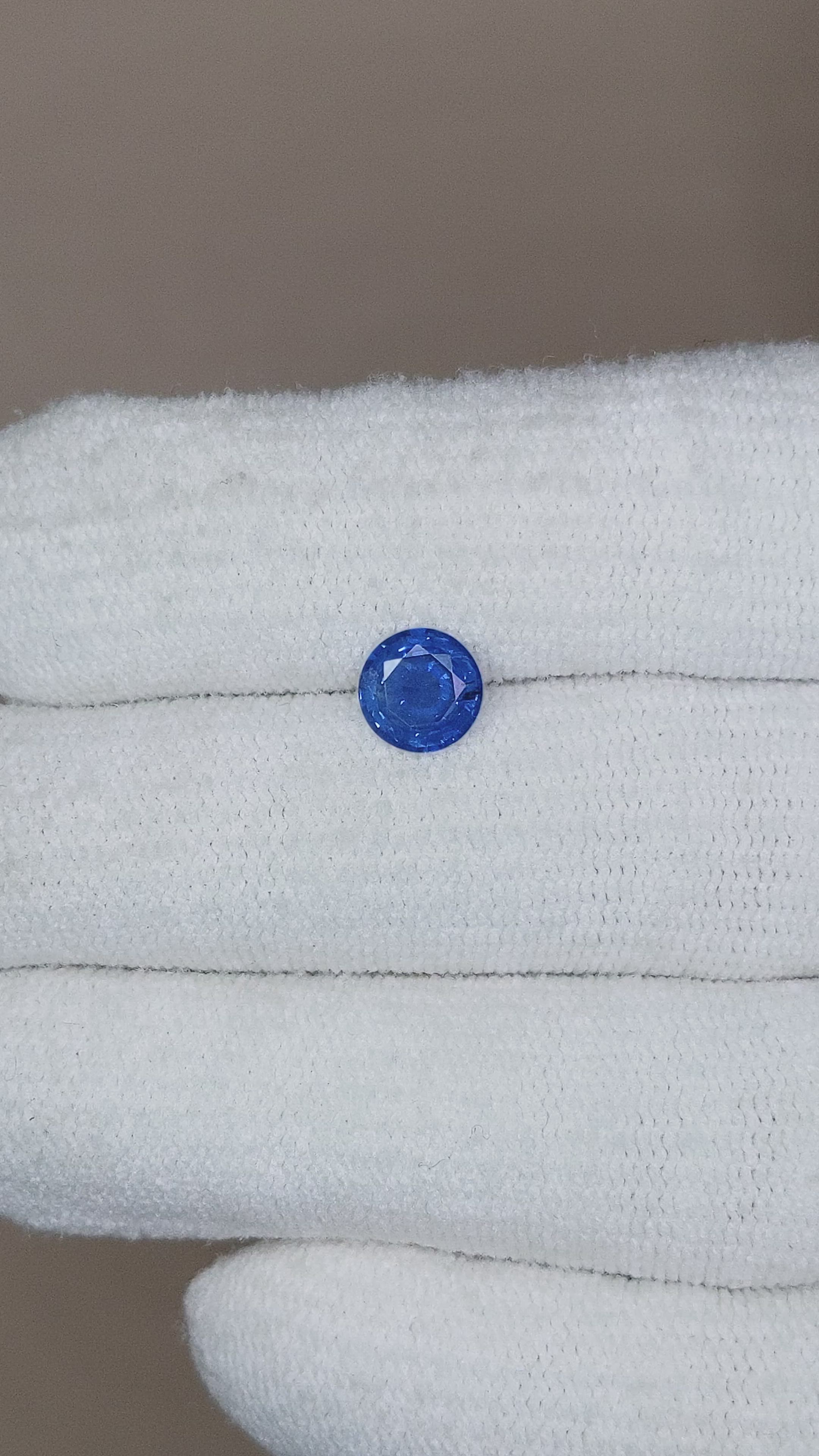 1.03 Ct. Blue Sapphire from Ceylon (Sri Lanka) Size Video