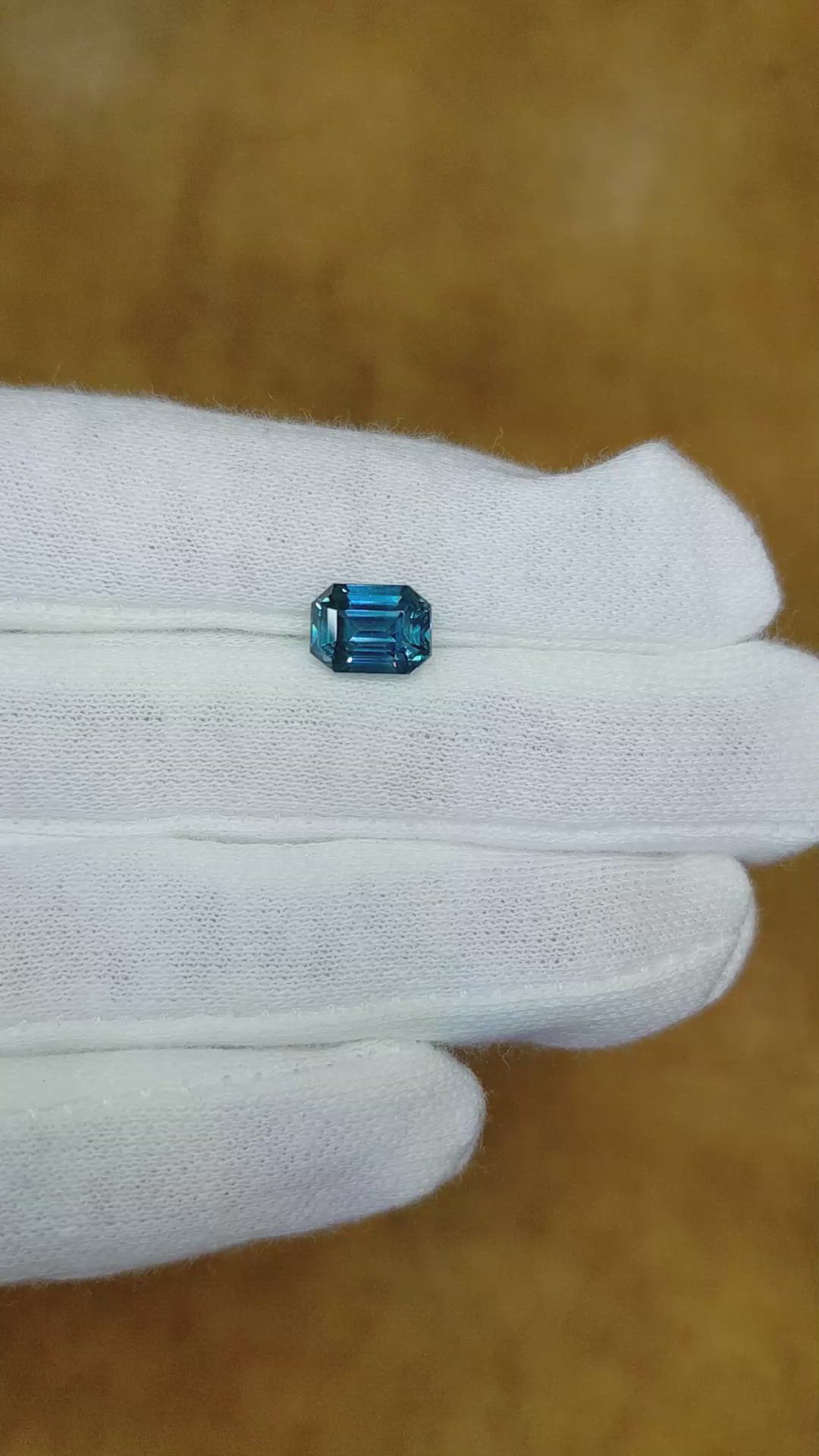 2.93 Ct. Sapphire from Ceylon (Sri Lanka) Size Video