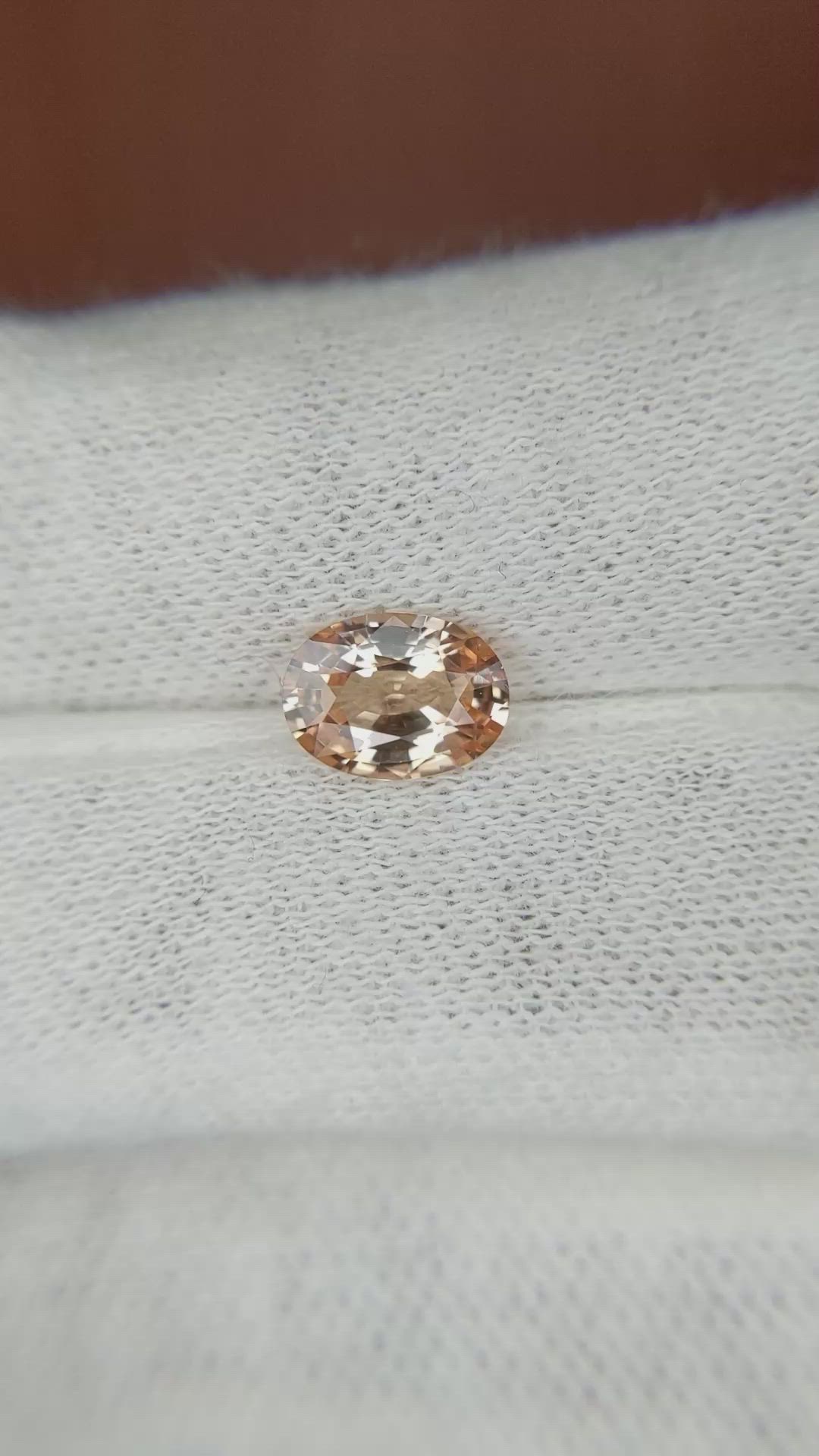 1.39 Ct. Padparadscha Sapphire from Ceylon (Sri Lanka) Size Video