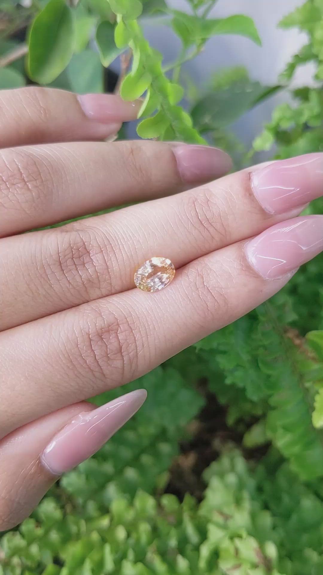 1.39 Ct. Padparadscha Sapphire from Ceylon (Sri Lanka) Size Video