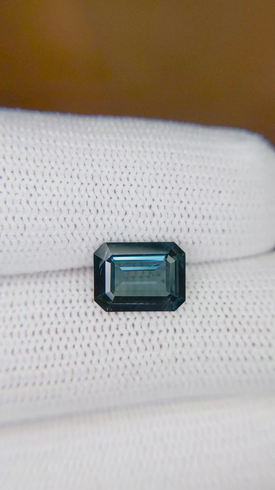 2.84 Ct. Greenish Blue Sapphire from Ceylon (Sri Lanka) Size Video