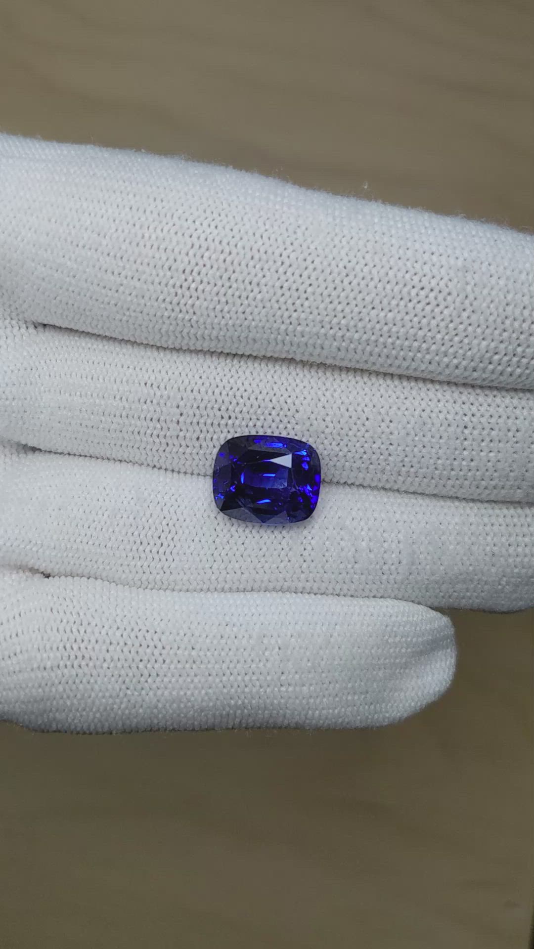 10.26 Ct. Blue Sapphire from Ceylon (Sri Lanka) Size Video