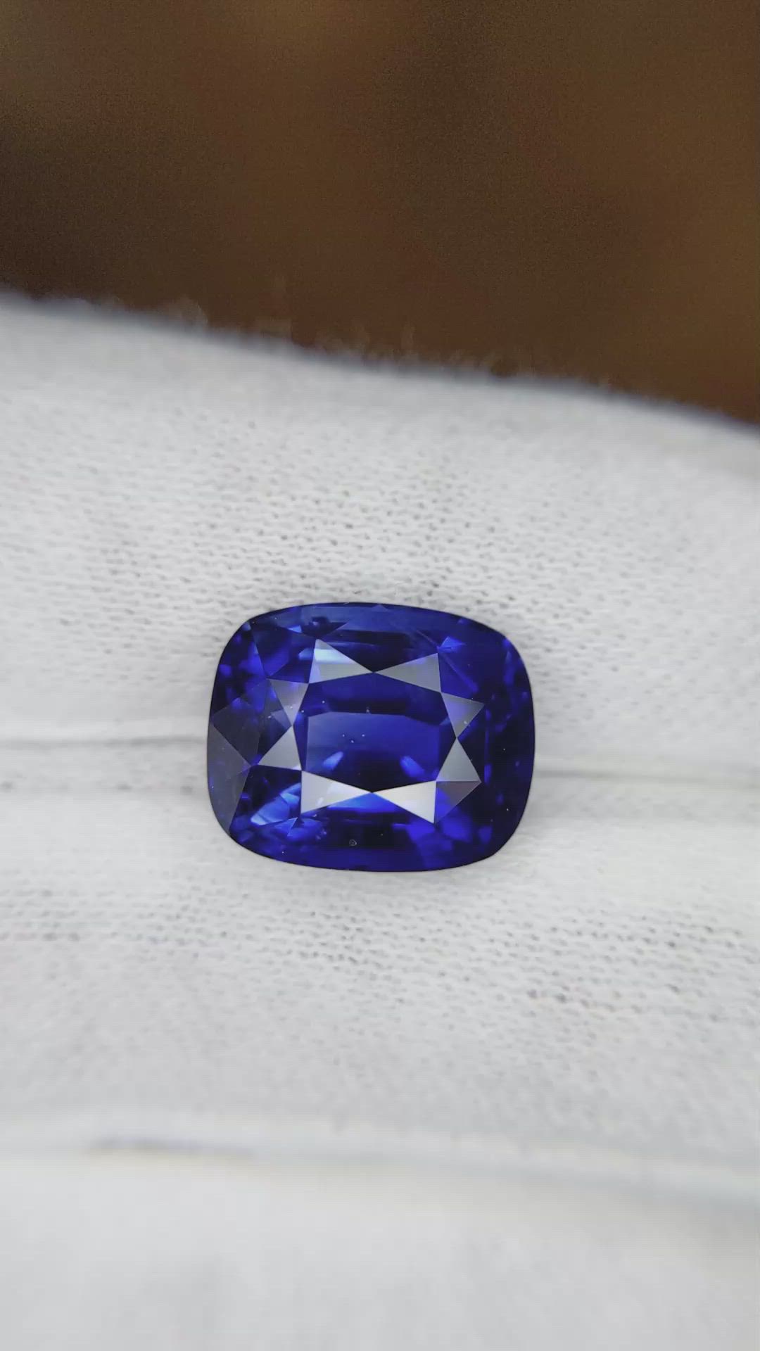 10.26 Ct. Blue Sapphire from Ceylon (Sri Lanka) Size Video