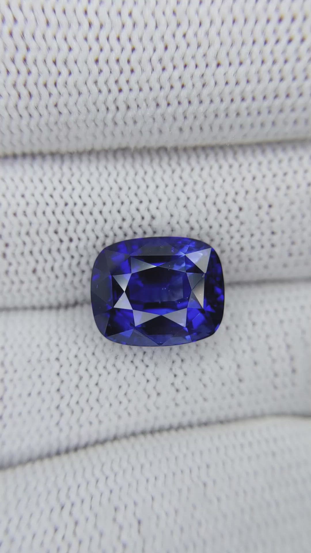 10.26 Ct. Blue Sapphire from Ceylon (Sri Lanka) Size Video