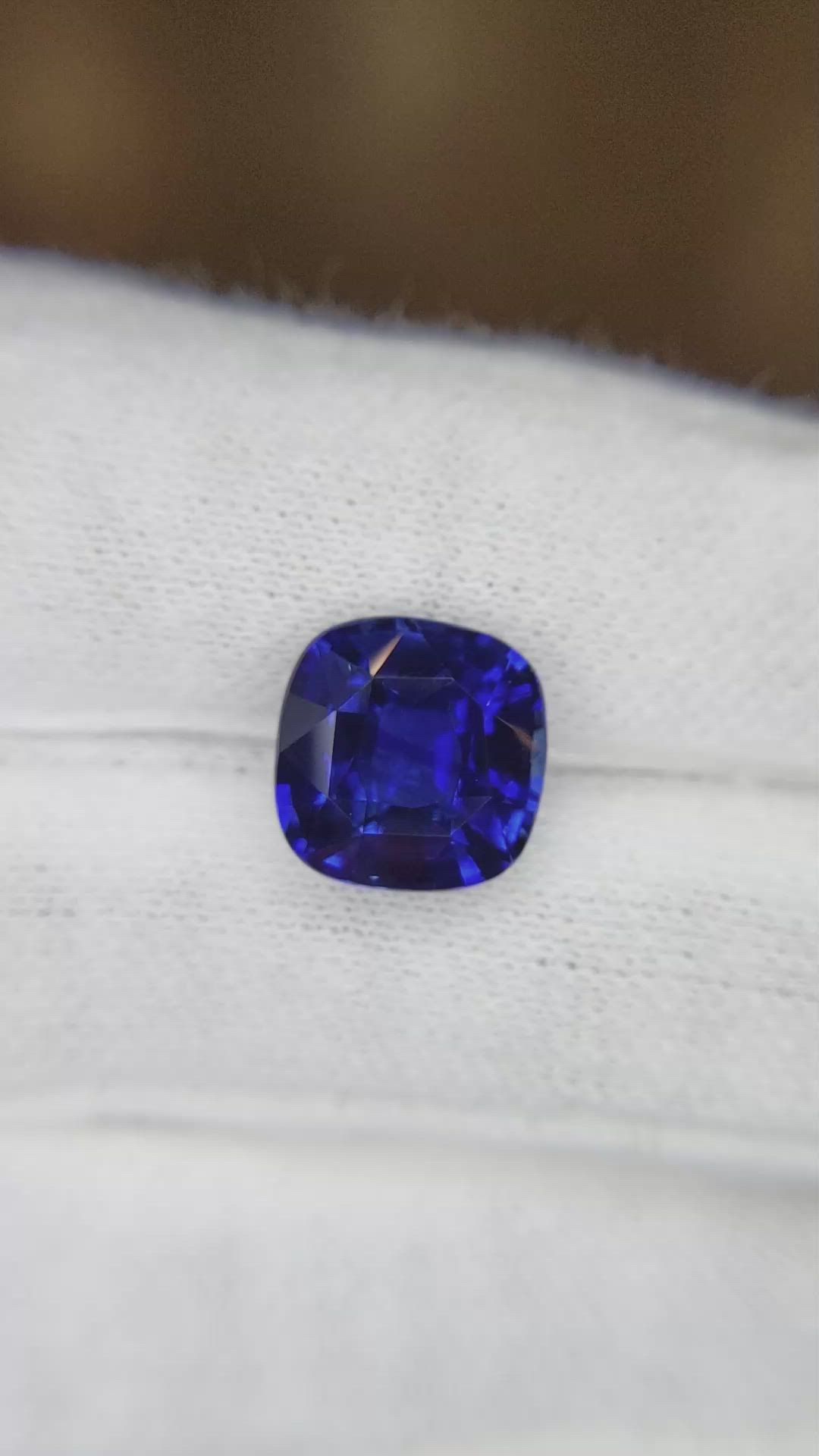 5.04 Ct. Blue Sapphire from Ceylon (Sri Lanka) Size Video