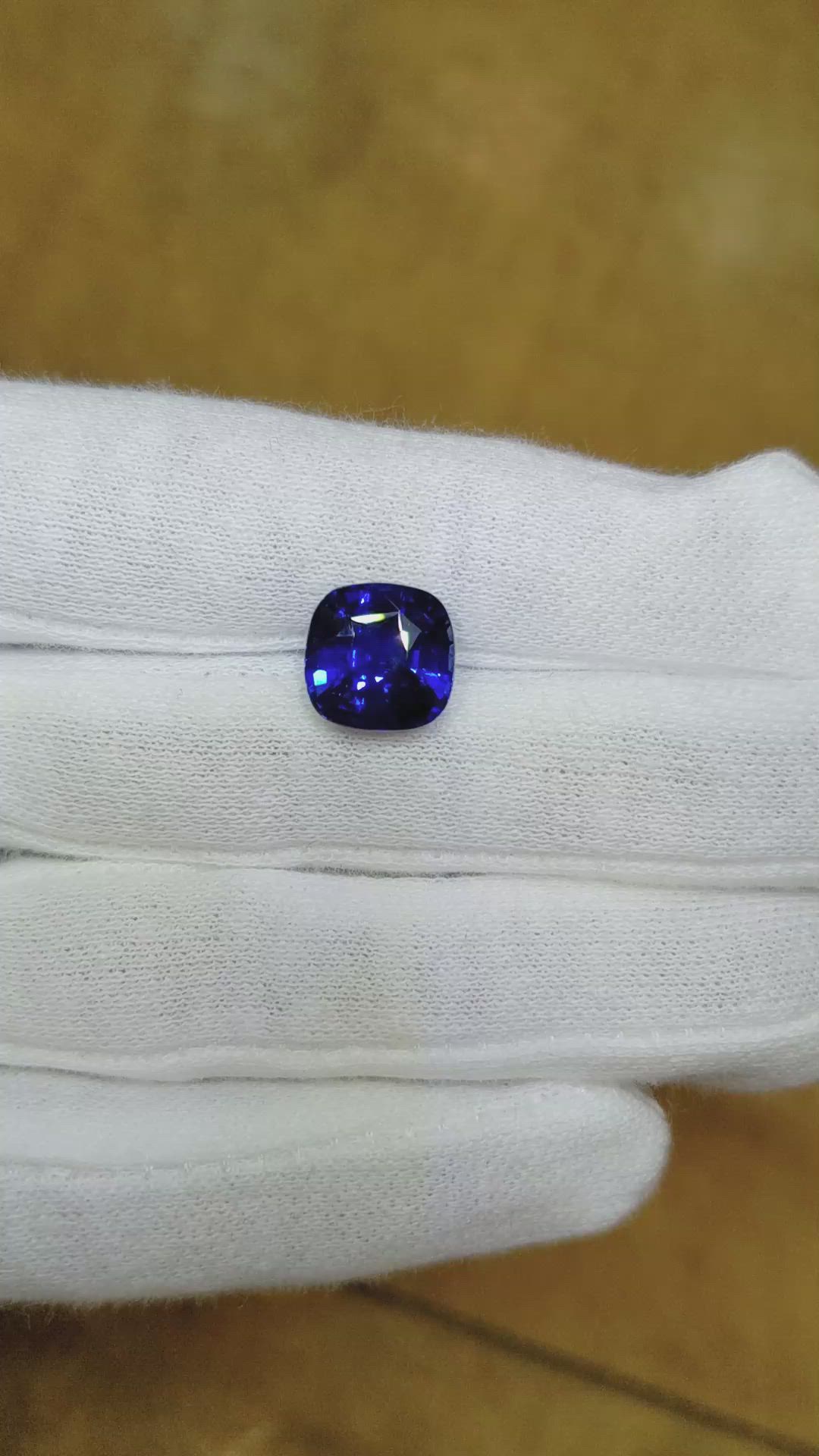 5.04 Ct. Blue Sapphire from Ceylon (Sri Lanka) Size Video