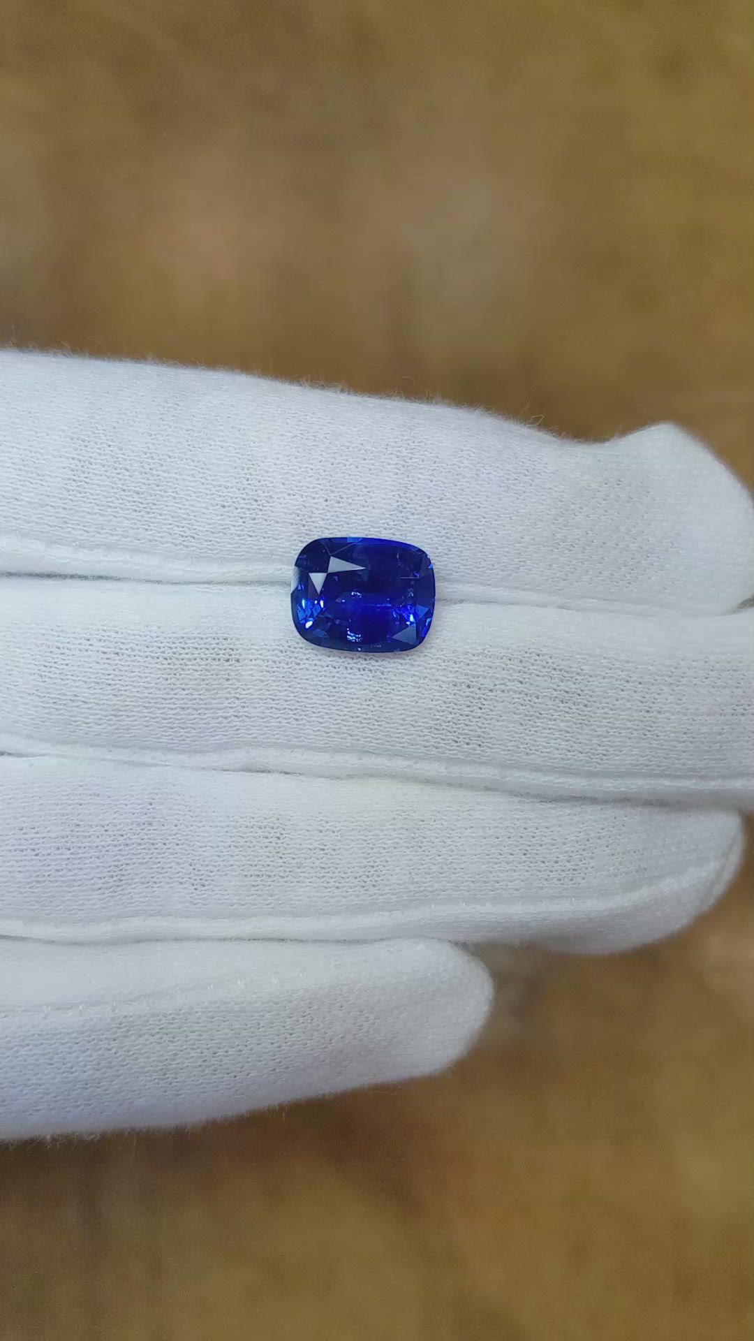 5.04 Ct. Blue Sapphire from Ceylon (Sri Lanka) Size Video