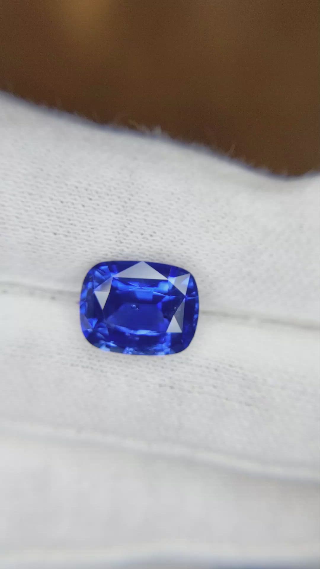 5.04 Ct. Blue Sapphire from Ceylon (Sri Lanka) Size Video