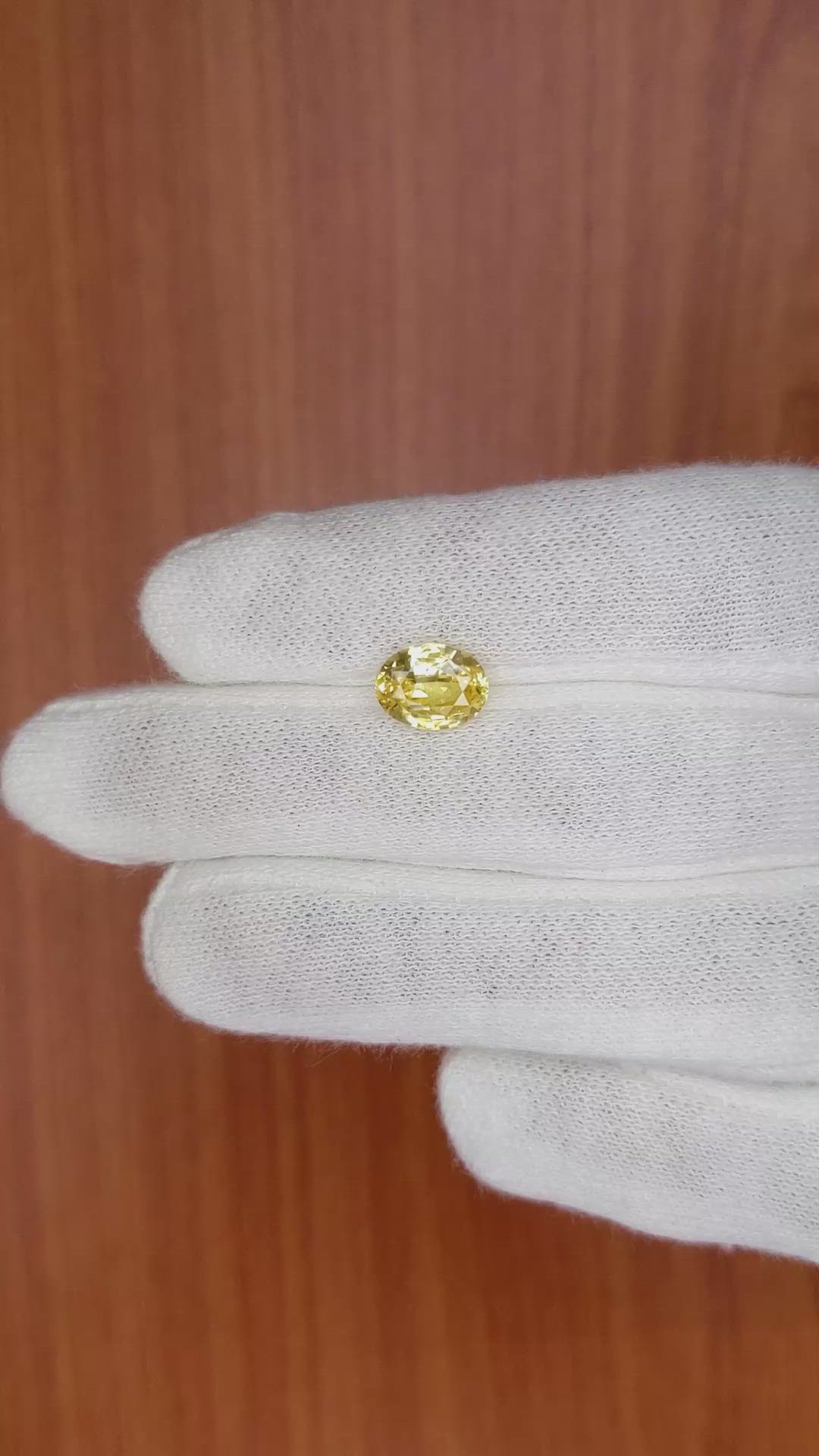 2.56 Ct. Yellow Sapphire from Ceylon (Sri Lanka) Size Video