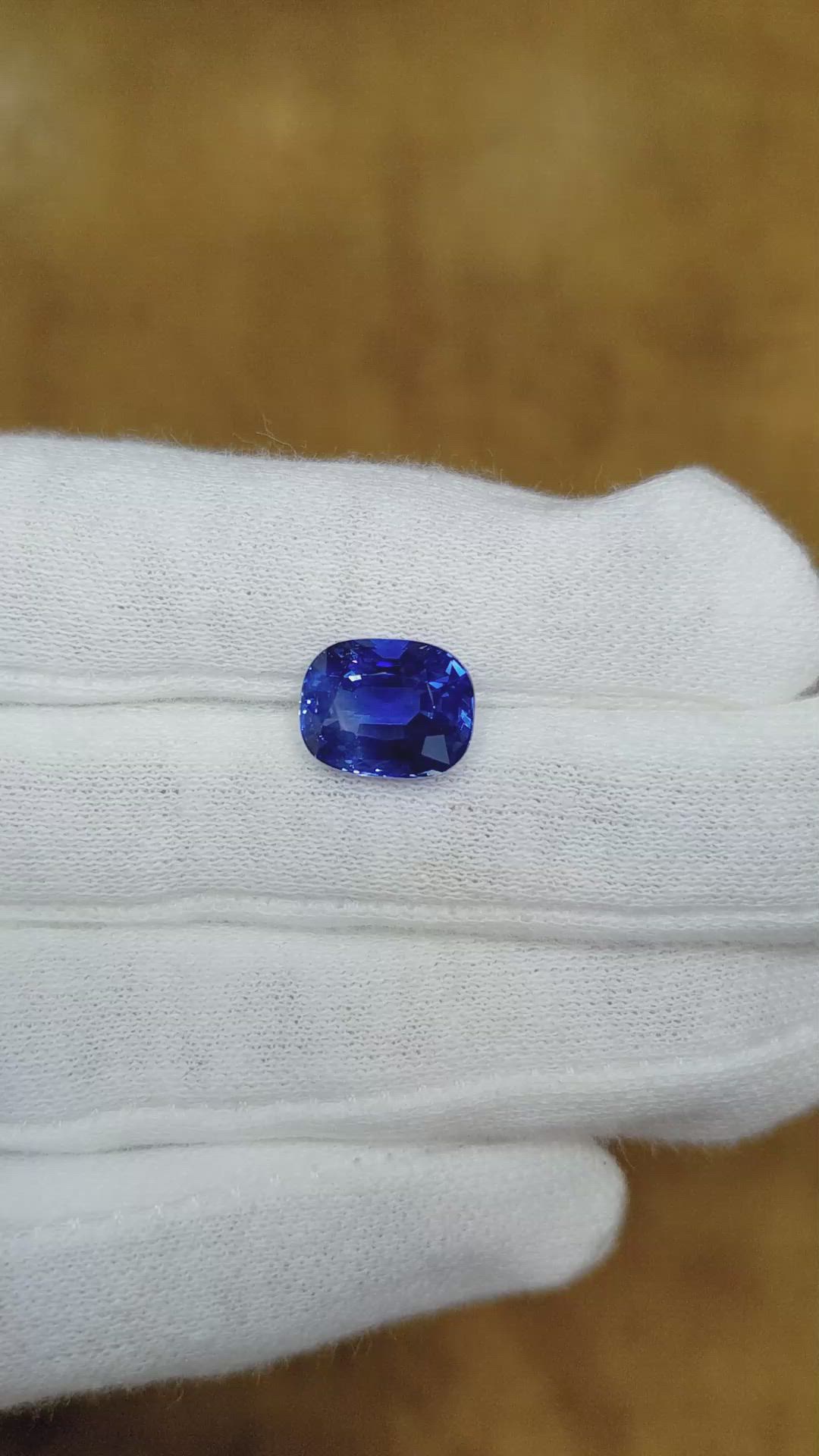 5.52 Ct. Blue Sapphire from Ceylon (Sri Lanka) Size Video