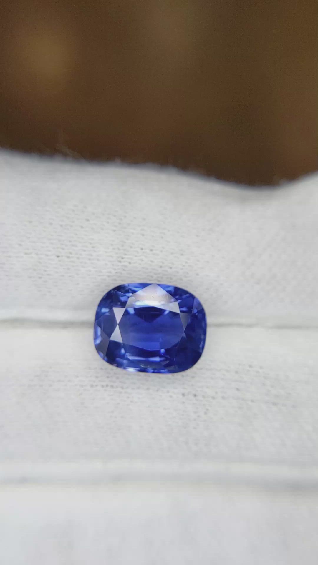 5.52 Ct. Blue Sapphire from Ceylon (Sri Lanka) Size Video
