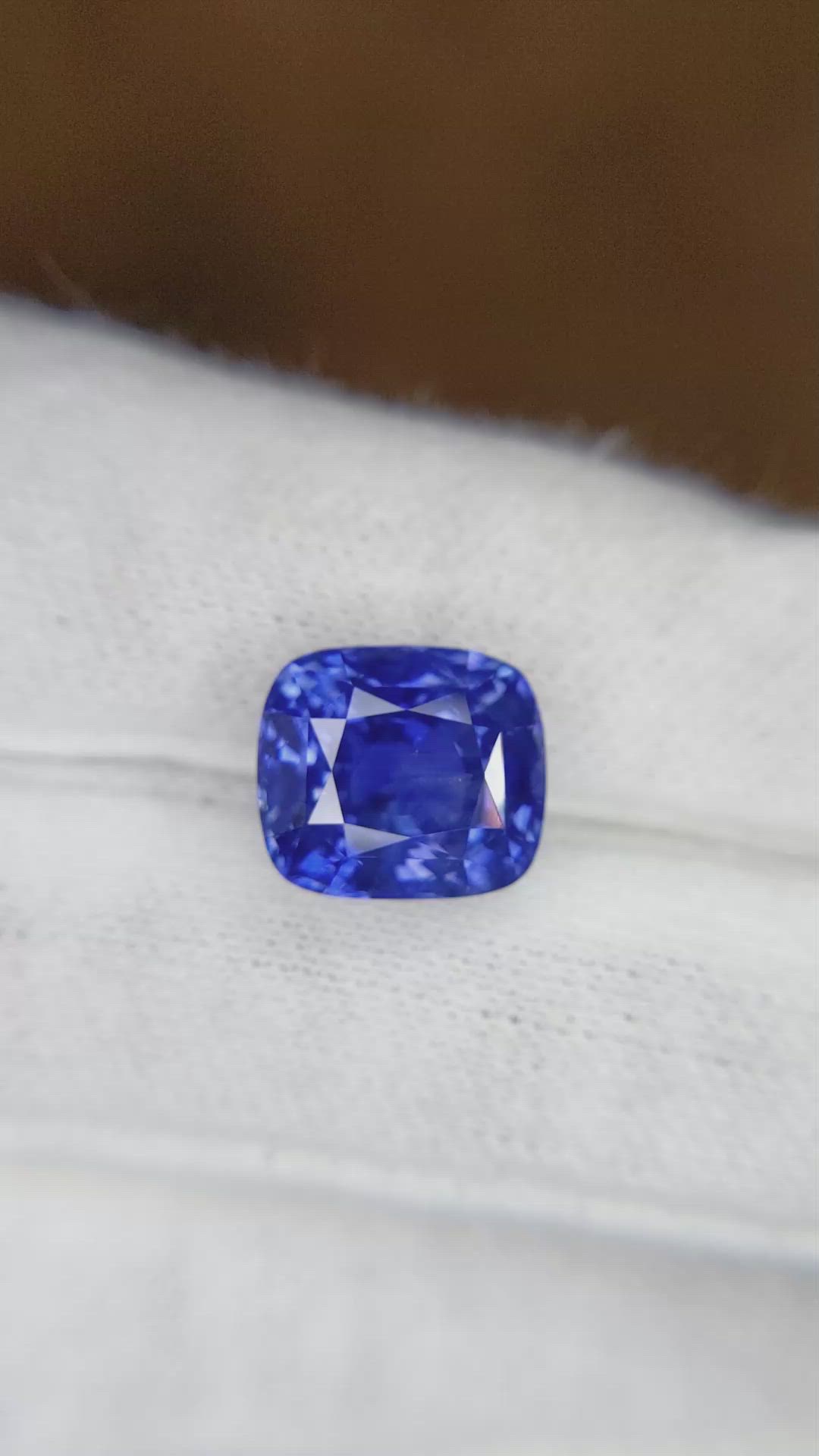 8.20 Ct. Blue Sapphire from Ceylon (Sri Lanka) Size Video