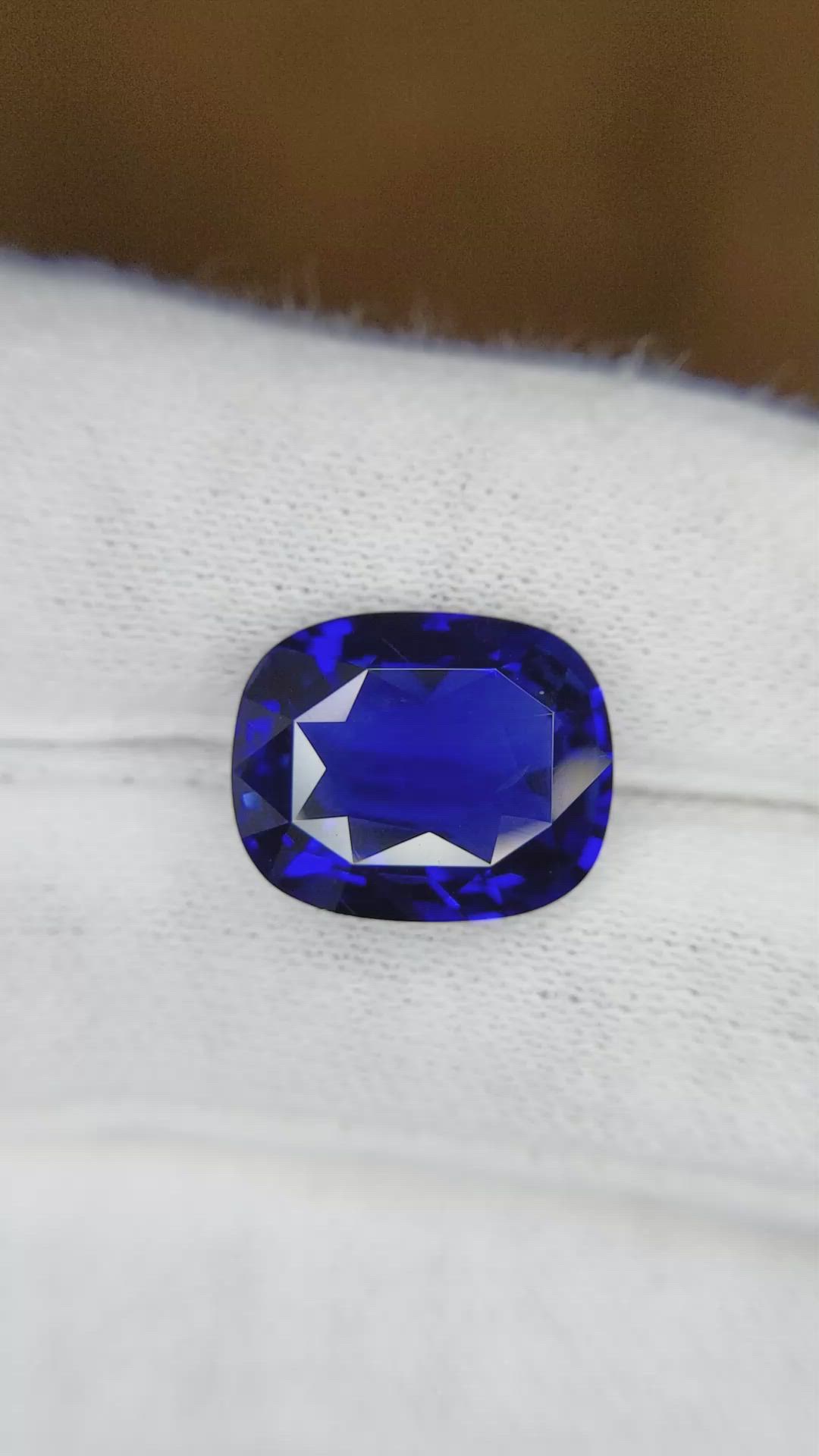 9.29 Ct. Blue Sapphire from Ceylon (Sri Lanka) Size Video