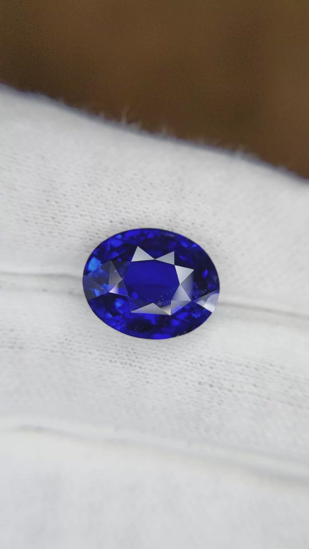 9.15 Ct. Blue Sapphire from Ceylon (Sri Lanka) Size Video