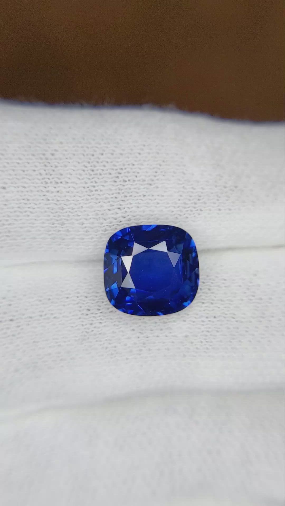 5.12 Ct. Blue Sapphire from Ceylon (Sri Lanka) Size Video