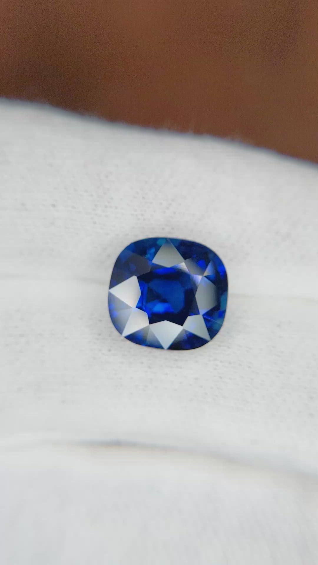 7.52 Ct. Blue Sapphire from Ceylon (Sri Lanka) Size Video