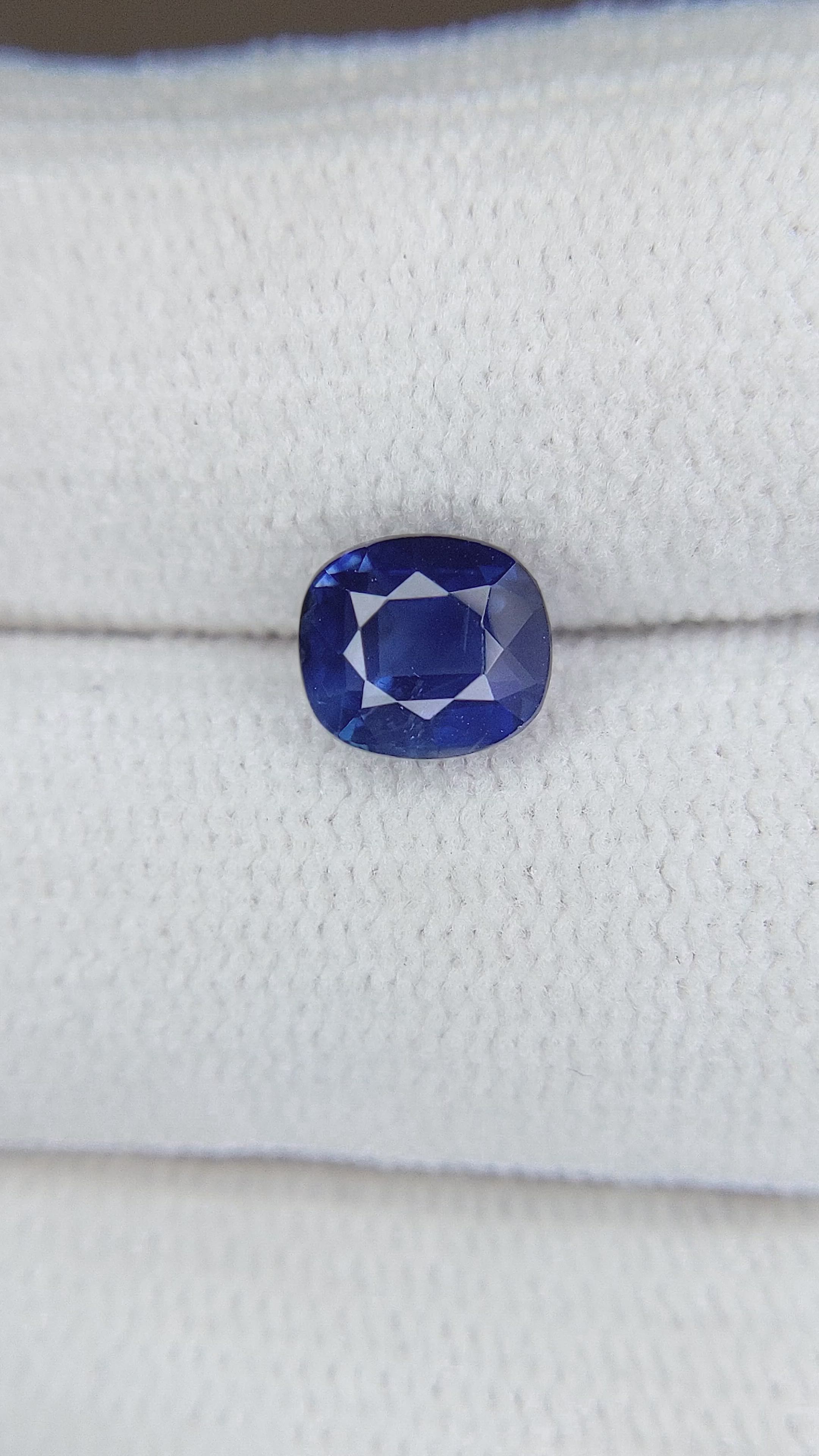 1.23 Ct. Blue Sapphire from Ceylon (Sri Lanka) Size Video