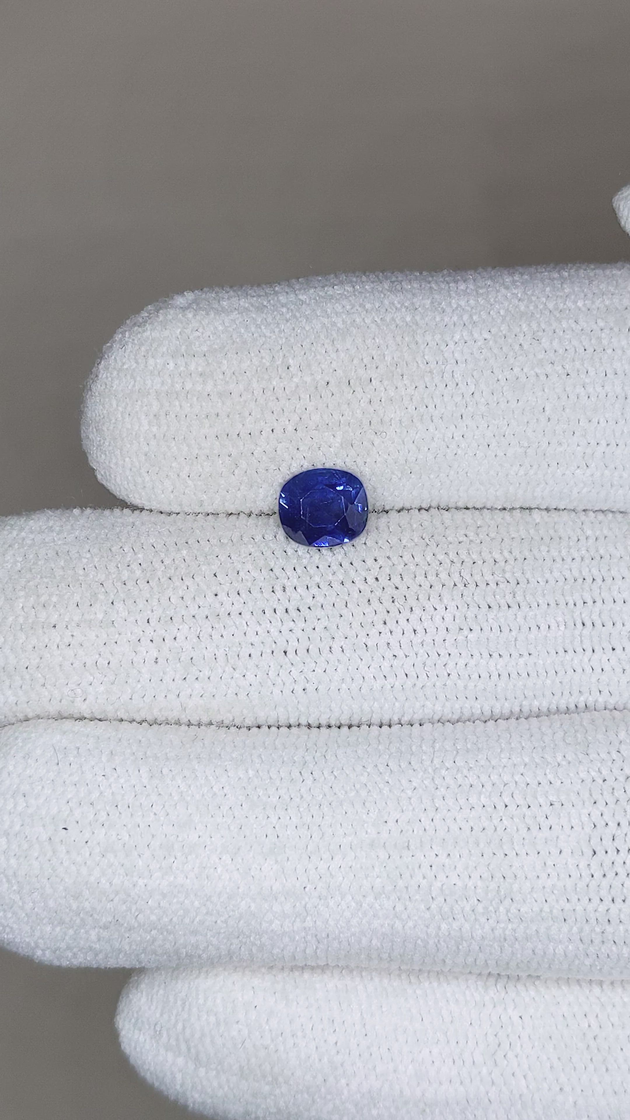 1.23 Ct. Blue Sapphire from Ceylon (Sri Lanka) Size Video