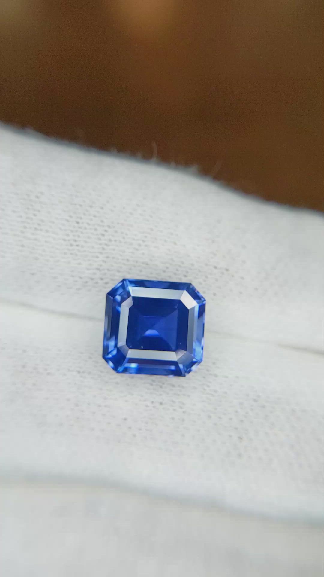 5.06 Ct. Blue Sapphire from Ceylon (Sri Lanka) Size Video