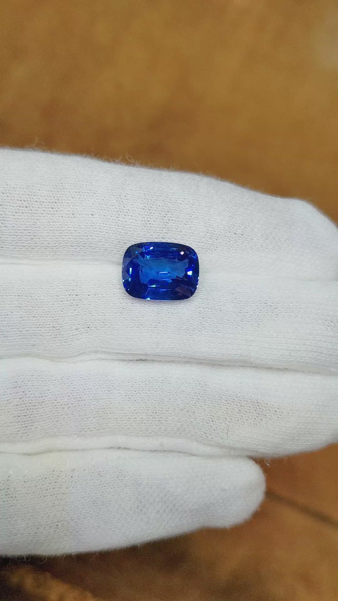 7.03 Ct. Blue Sapphire from Ceylon (Sri Lanka) Size Video