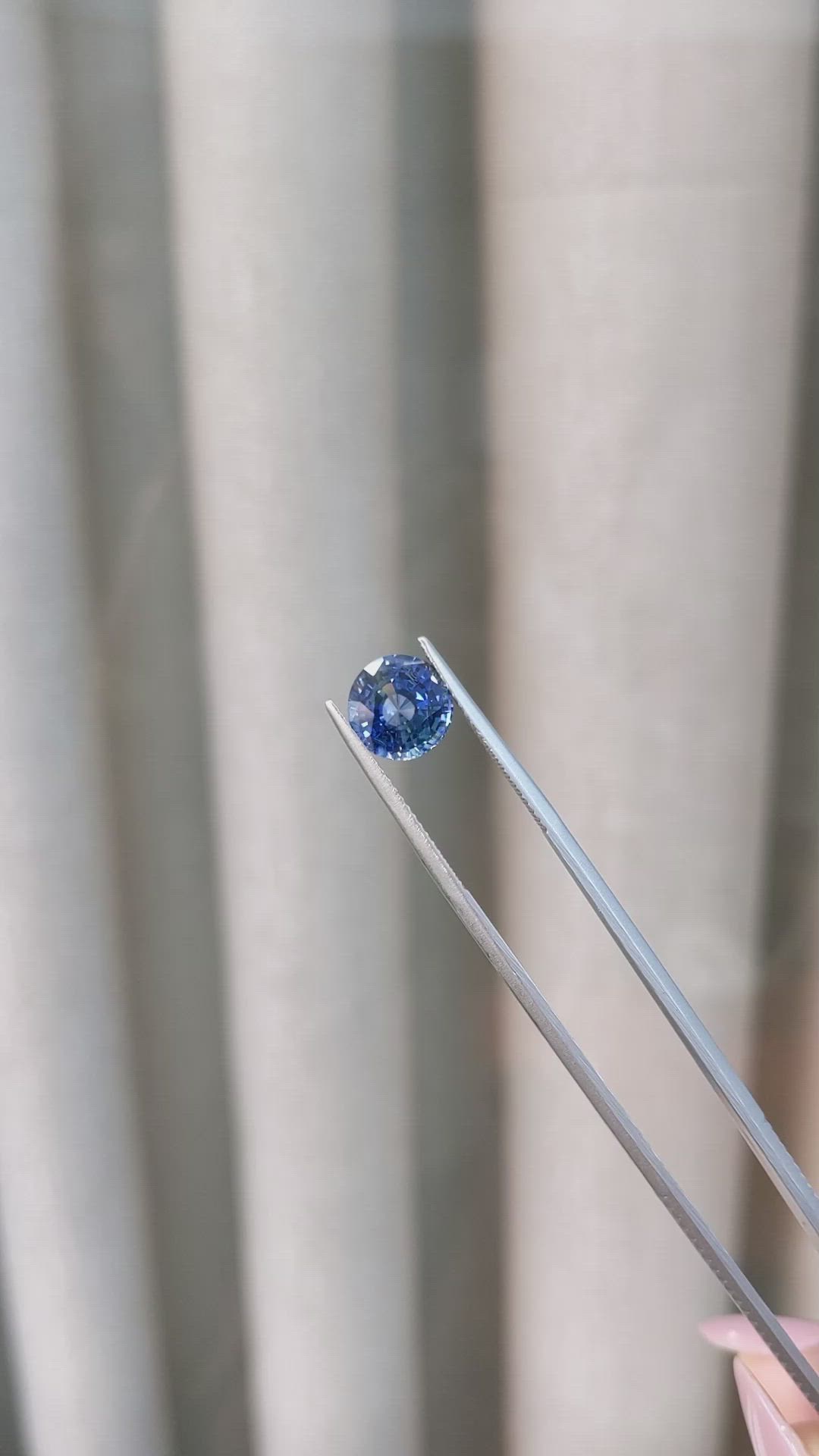 3.23 Ct. Sapphire from Ceylon (Sri Lanka) Size Video