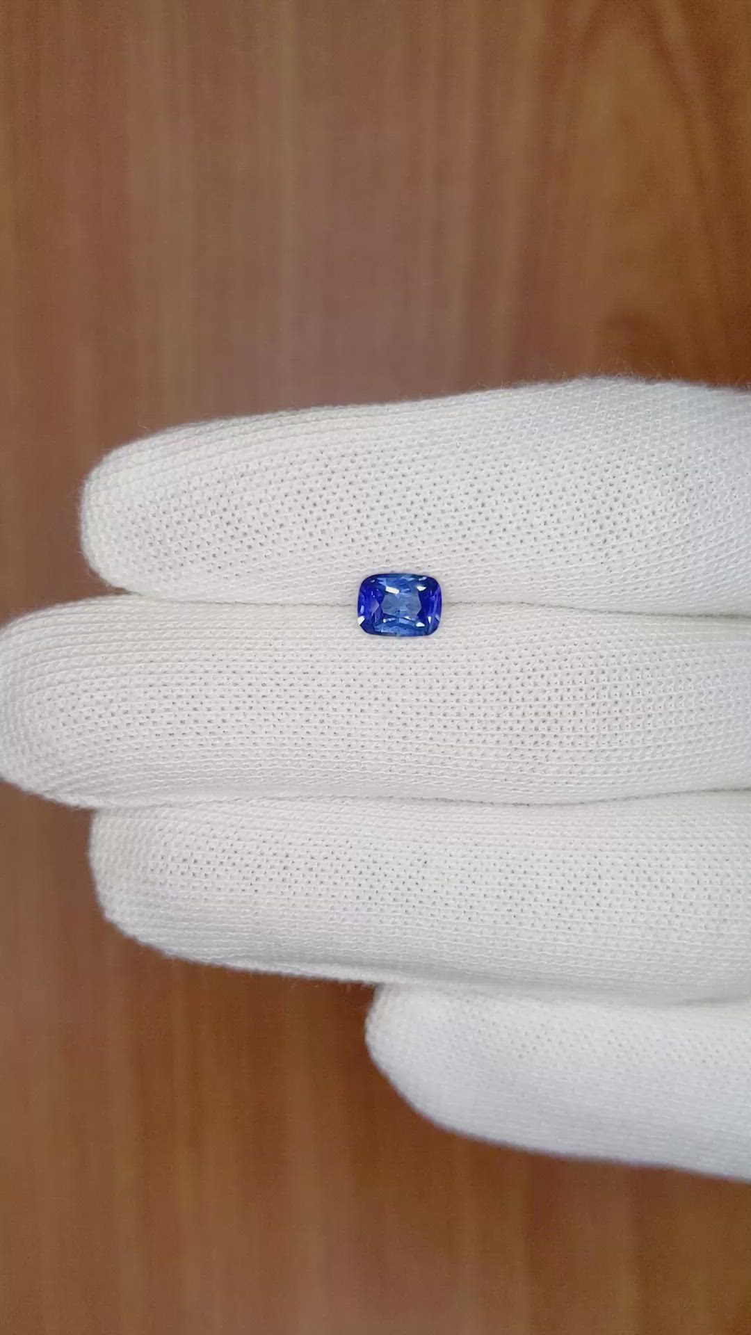 1.14 Ct. Blue Sapphire from Ceylon (Sri Lanka) Size Video