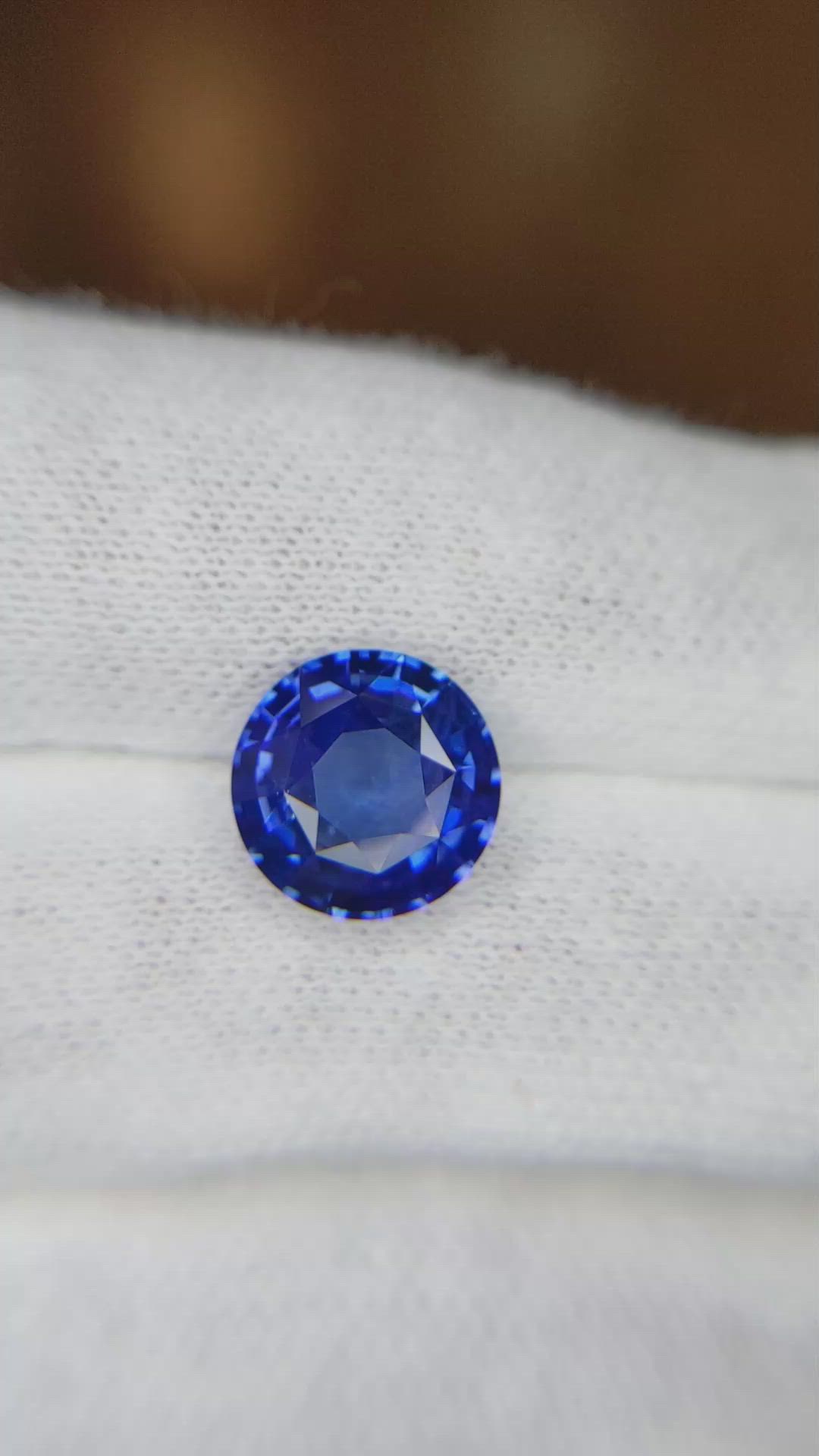 3.81 Ct. Blue Sapphire from Ceylon (Sri Lanka) Size Video