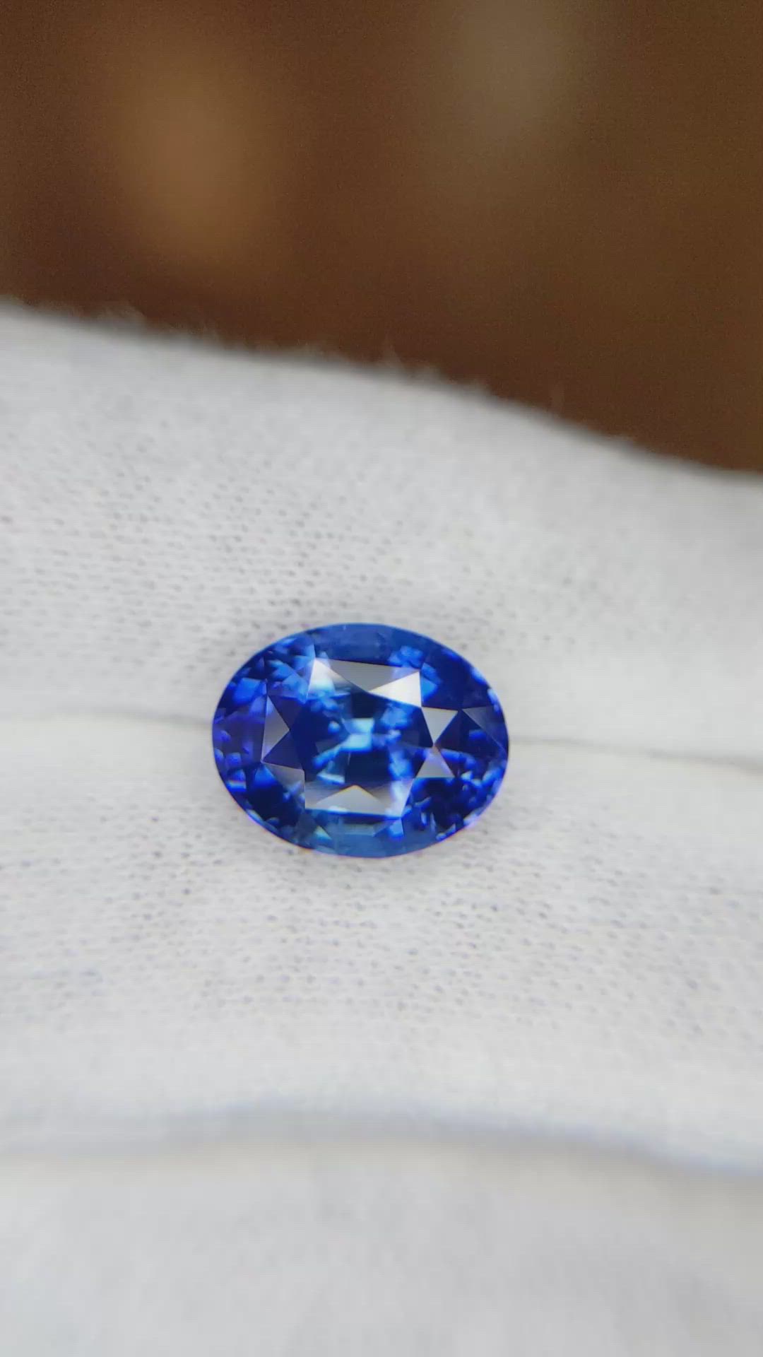 5.61 Ct. Blue Sapphire from Ceylon (Sri Lanka) Size Video