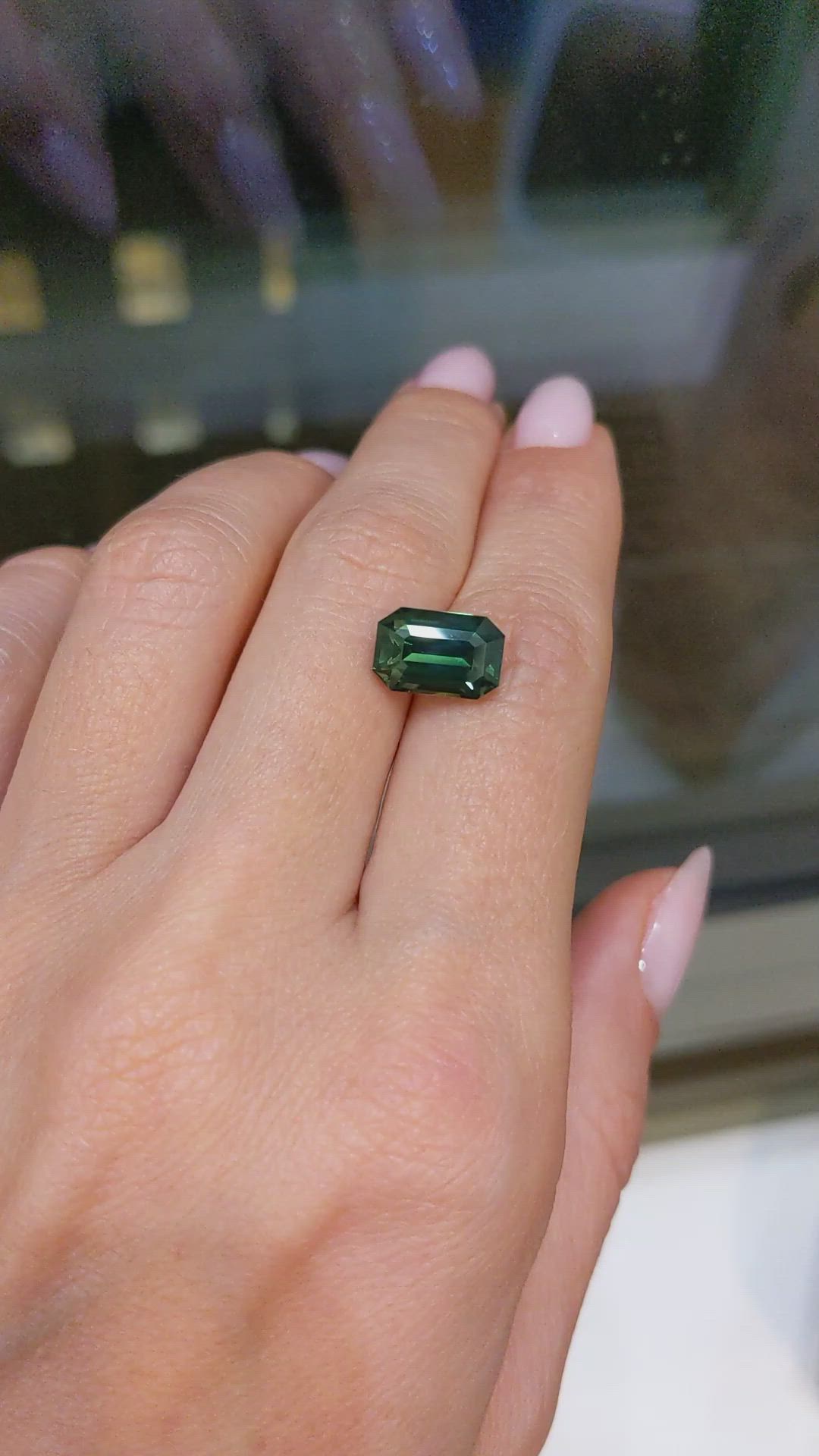 4.50 Ct. Green Sapphire from Ceylon (Sri Lanka) Size Video