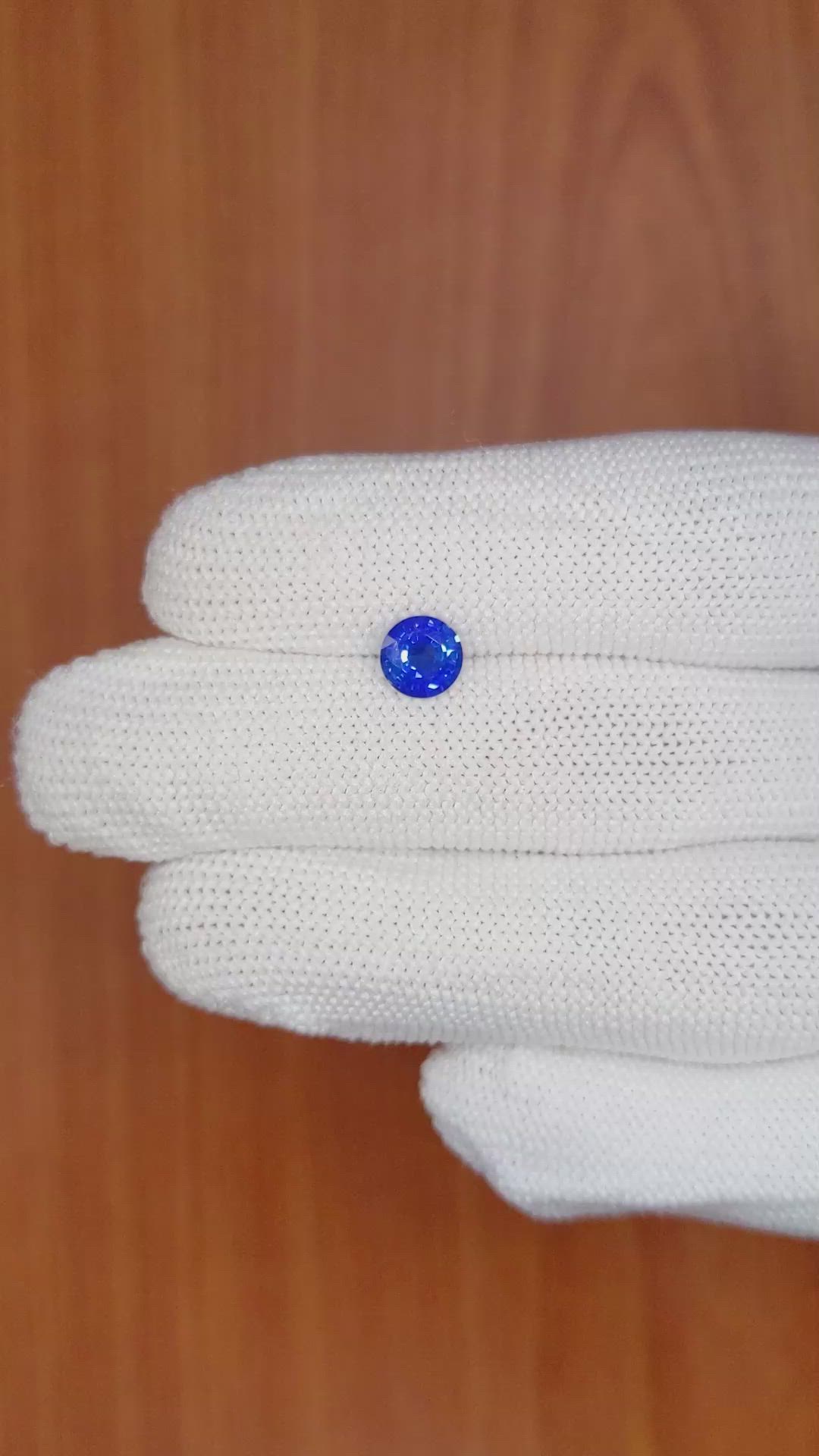 1.01 Ct. Blue Sapphire from Ceylon (Sri Lanka) Size Video