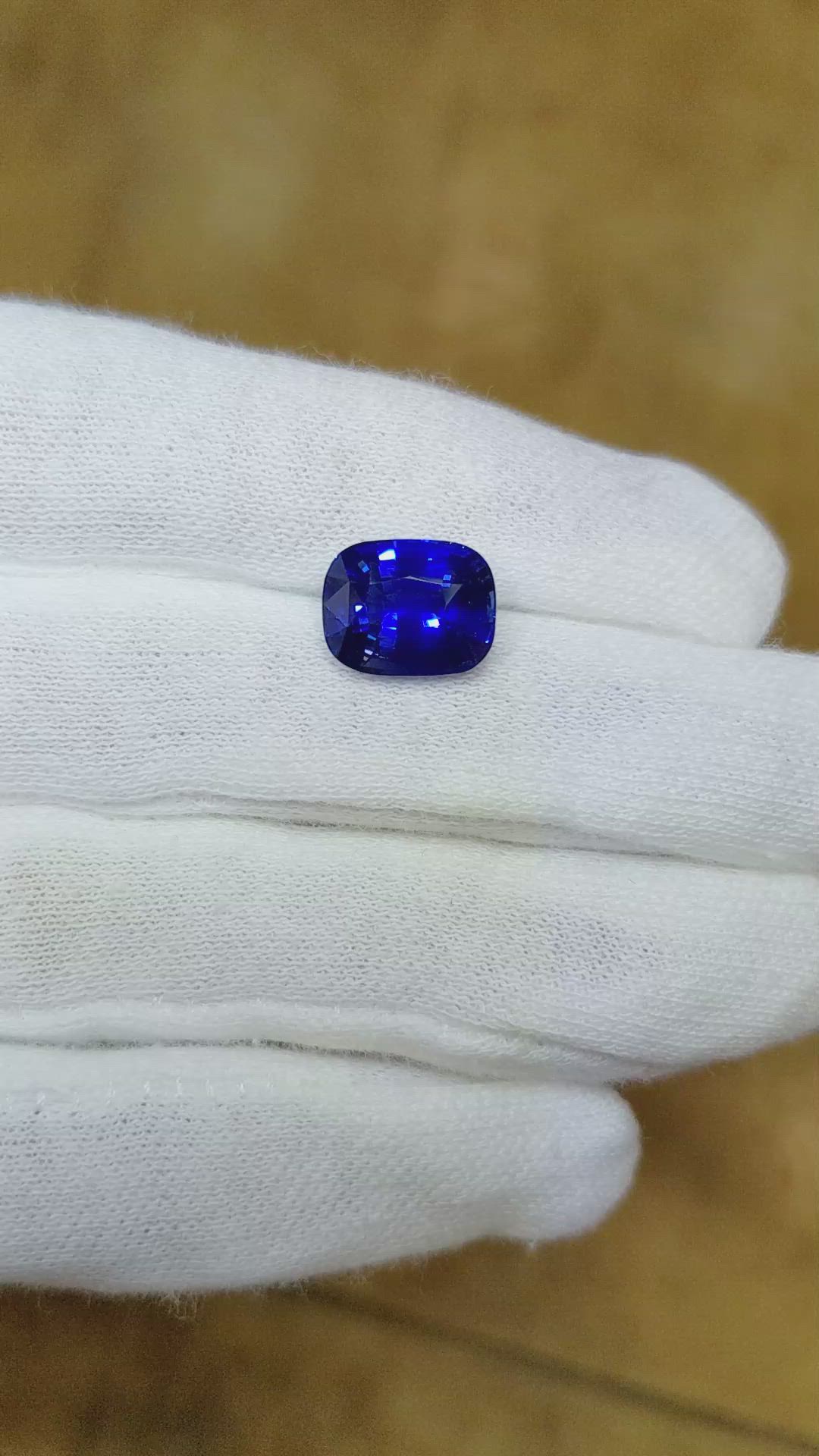 5.51 Ct. Blue Sapphire from Ceylon (Sri Lanka) Size Video