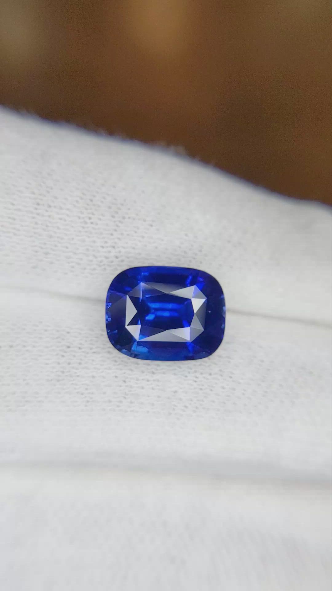 5.51 Ct. Blue Sapphire from Ceylon (Sri Lanka) Size Video