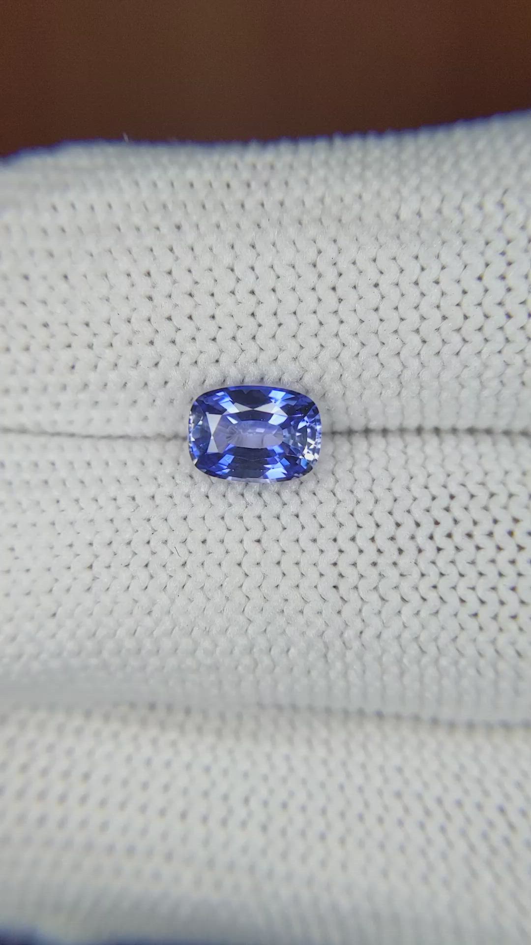 1.25 Ct. Bi Color Sapphire from Ceylon (Sri Lanka) Size Video